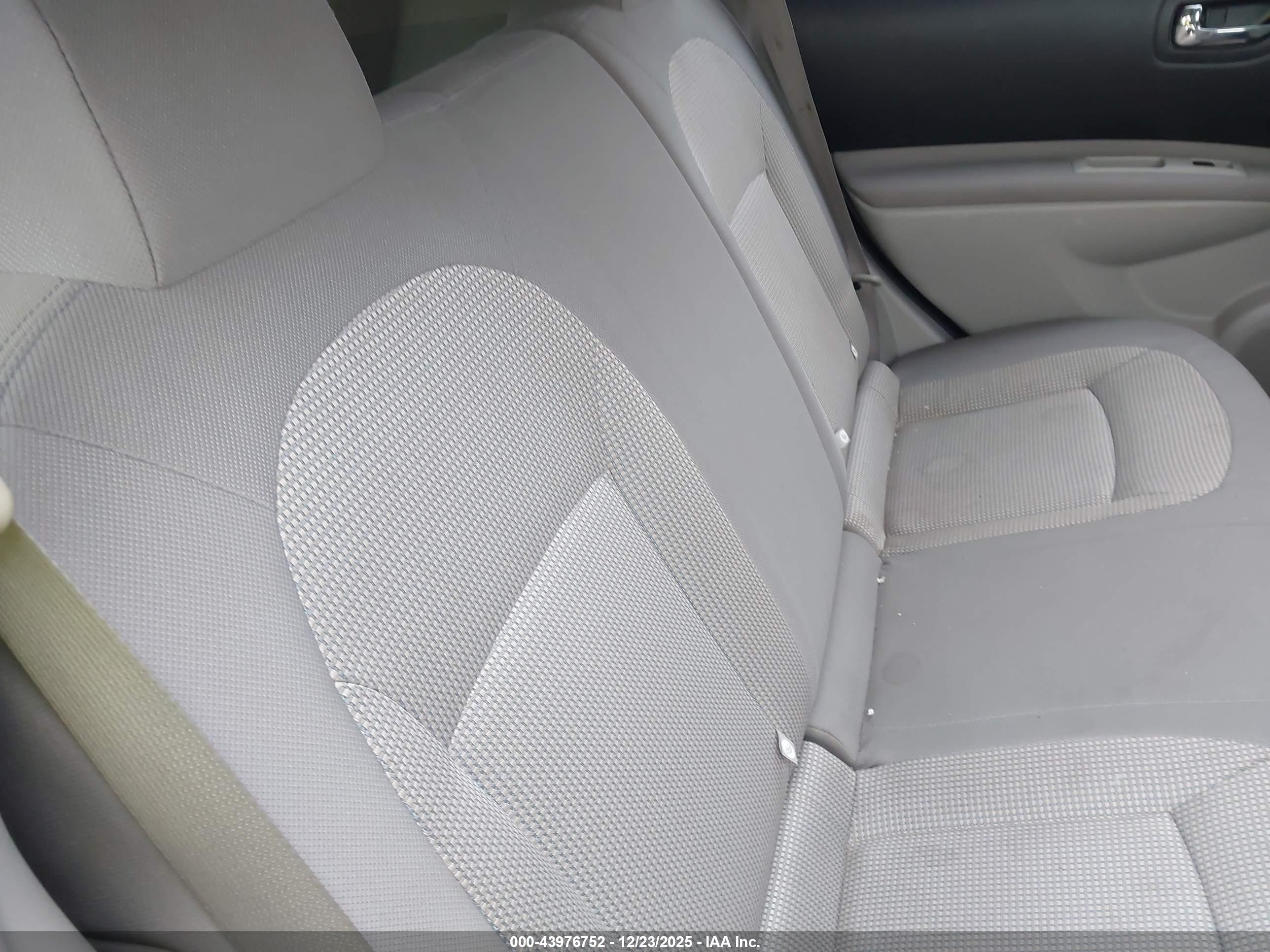 NISSAN ROGUE image 8