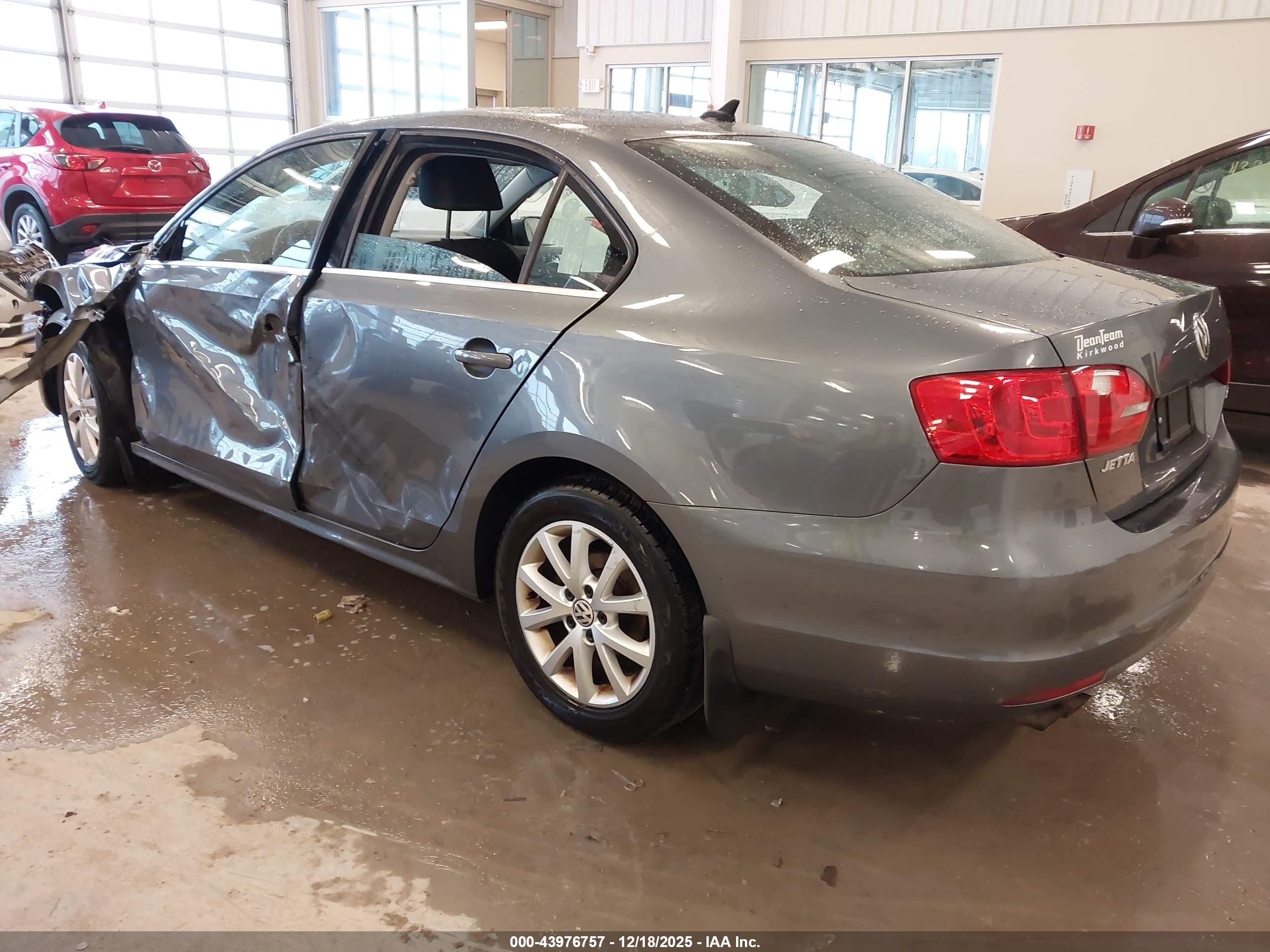 VOLKSWAGEN JETTA image 3