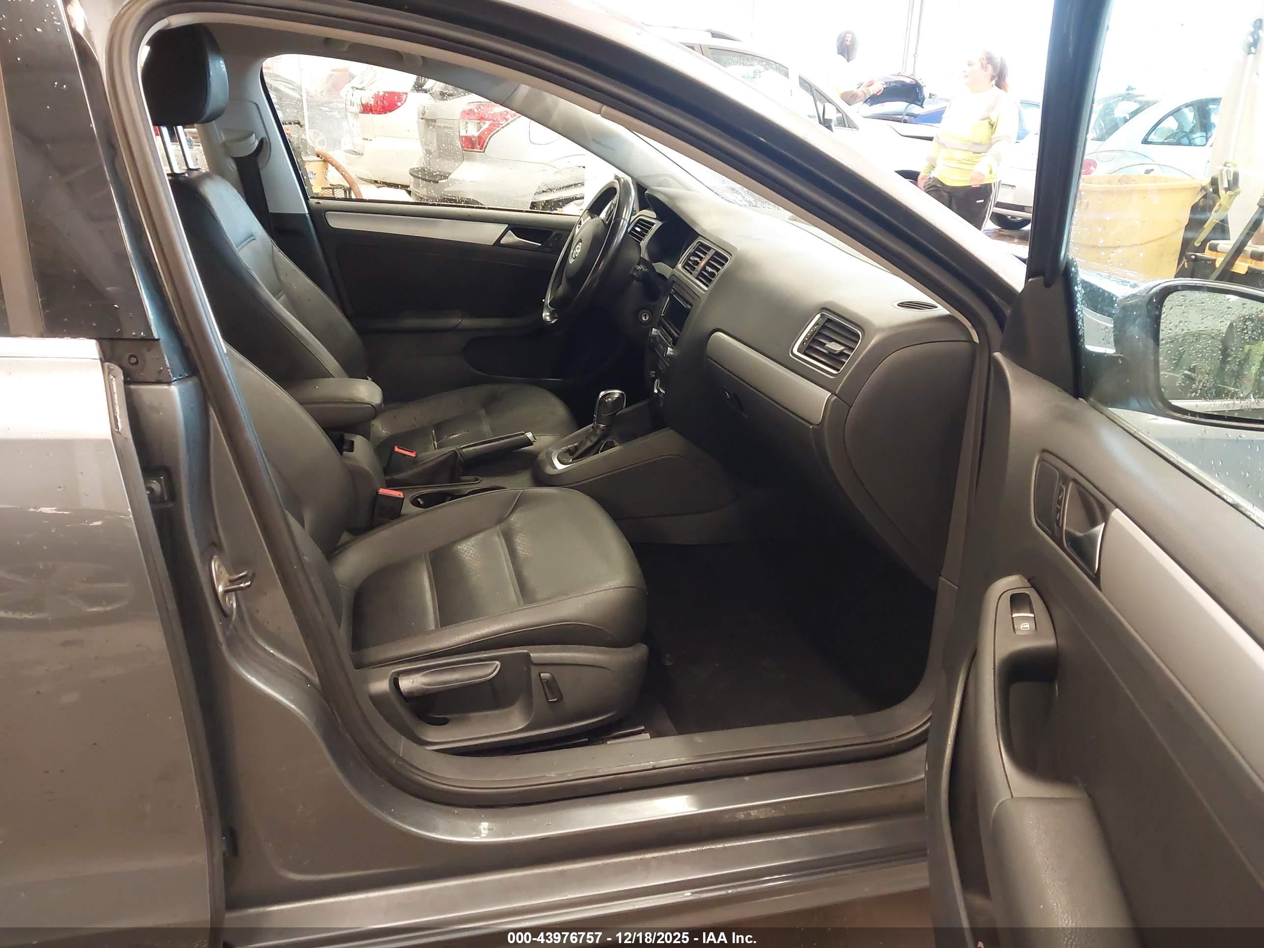 VOLKSWAGEN JETTA image 5