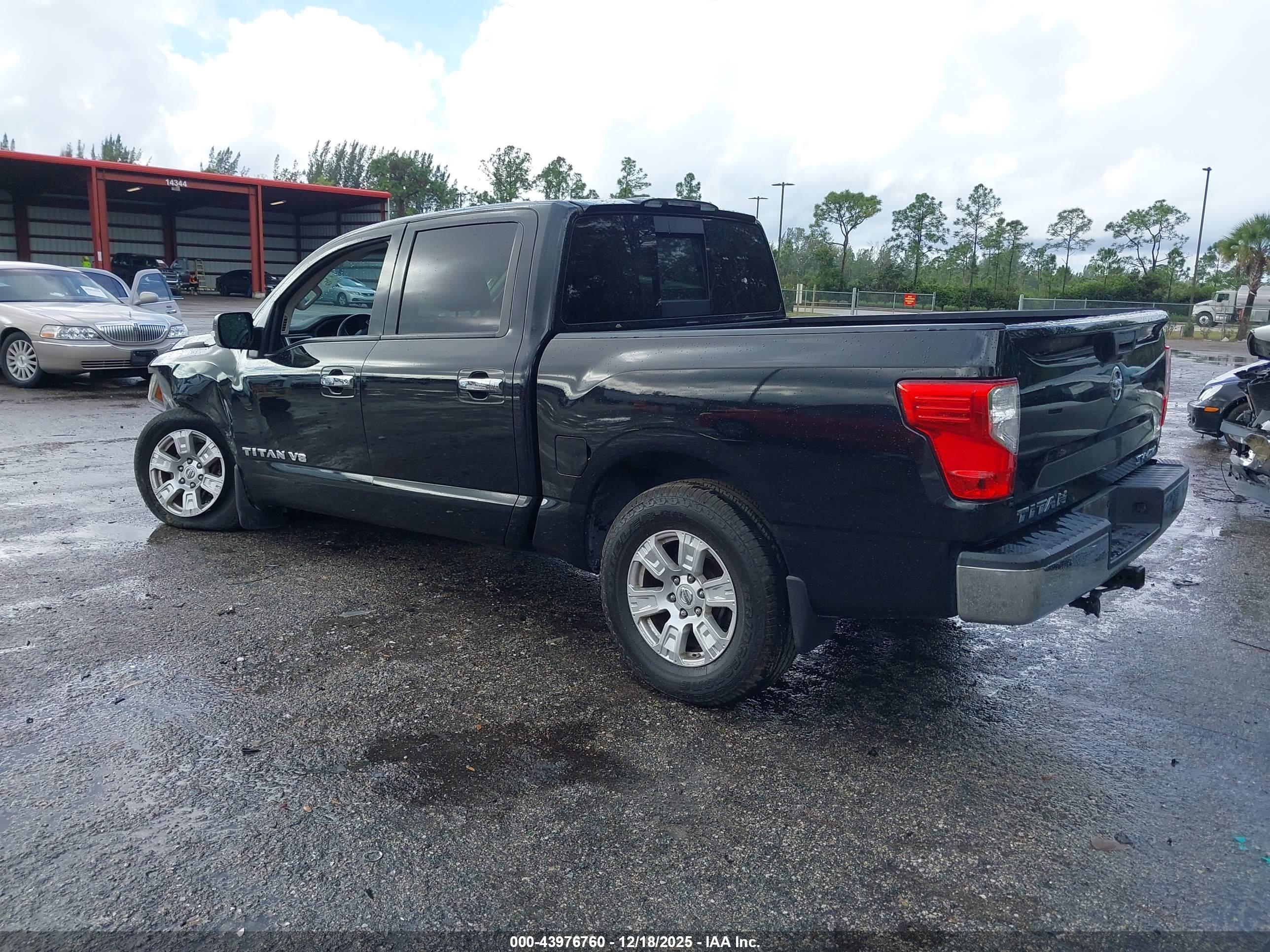 NISSAN TITAN image 3