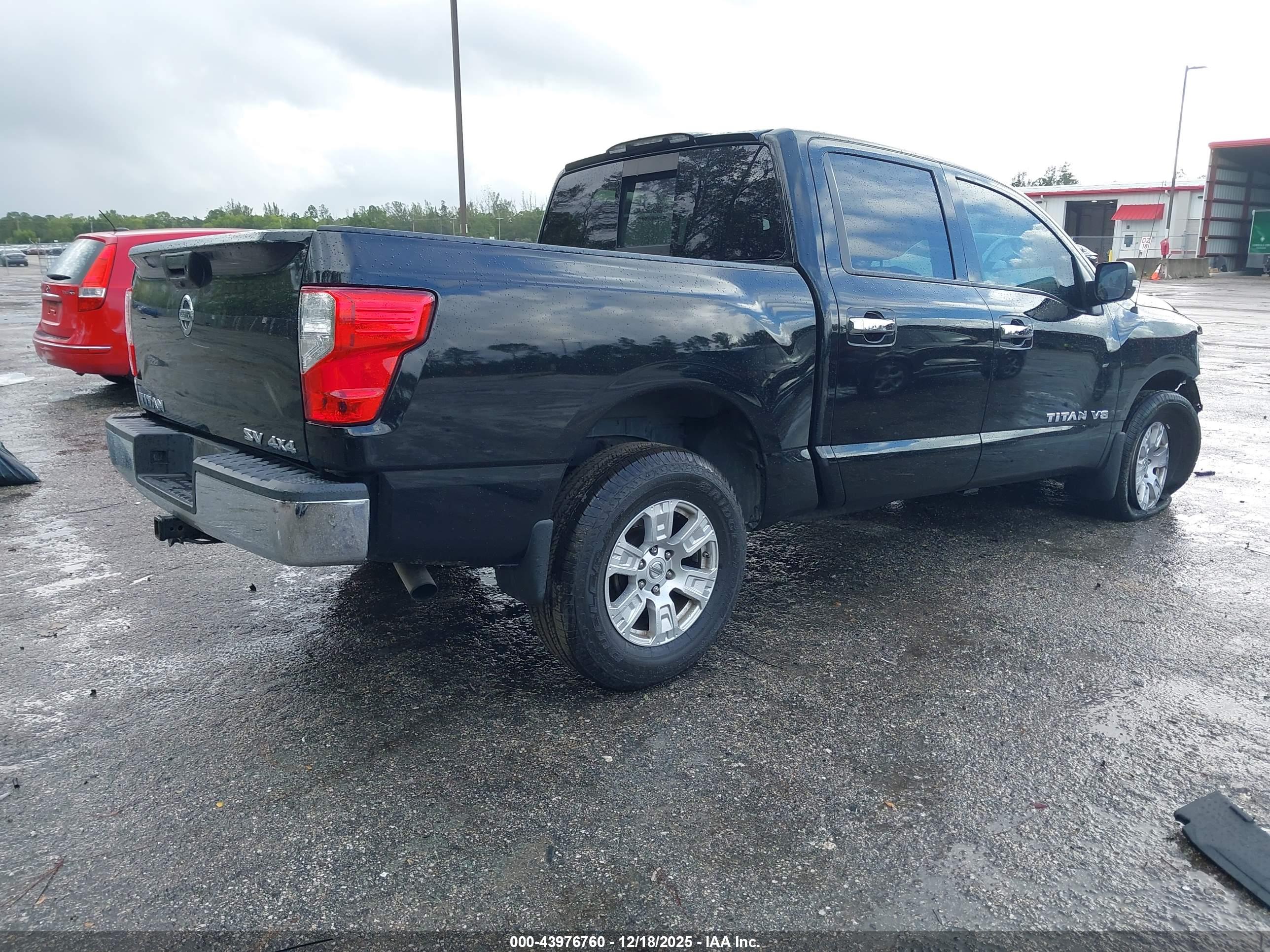 NISSAN TITAN image 4