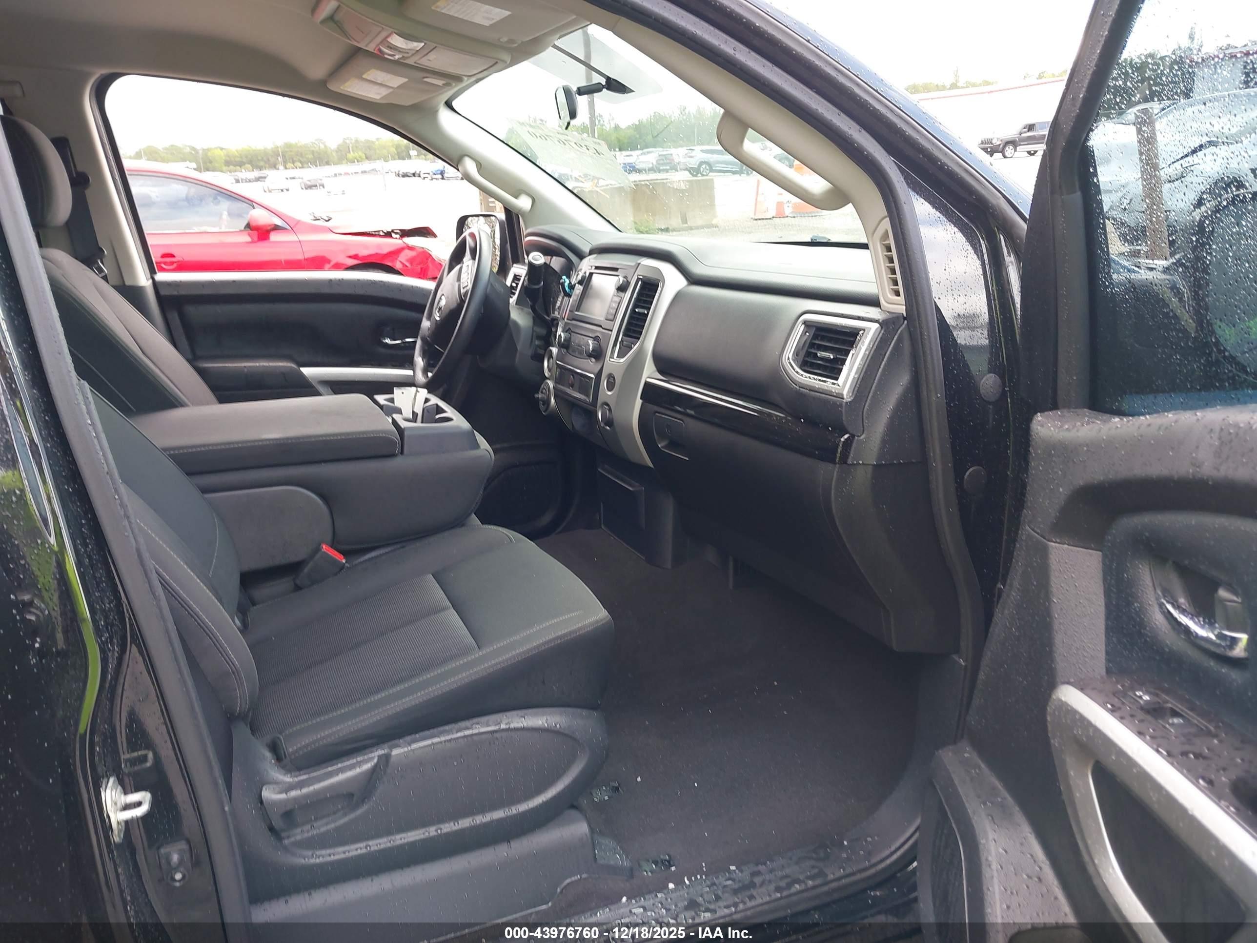 NISSAN TITAN image 5