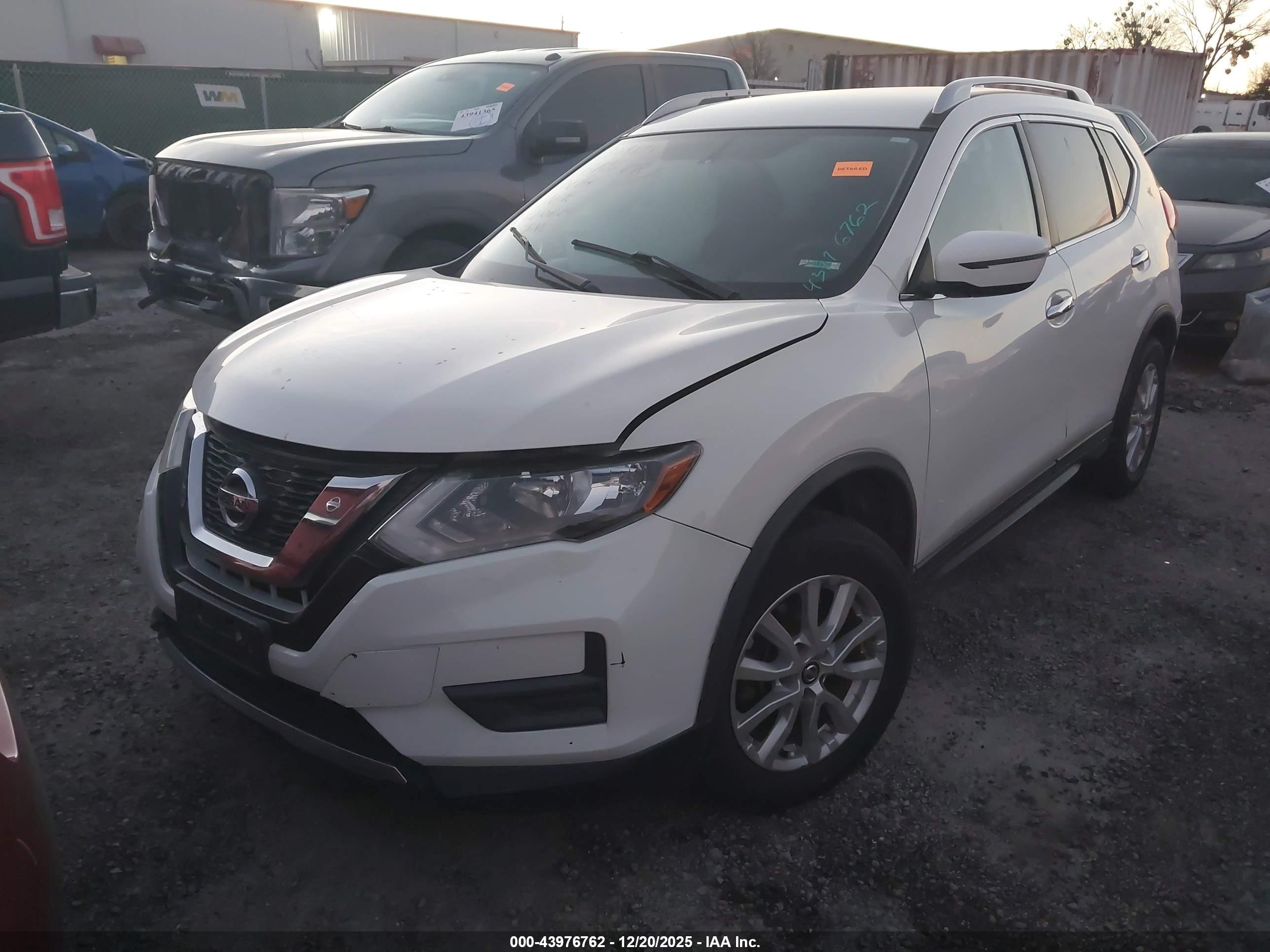 NISSAN ROGUE image 2