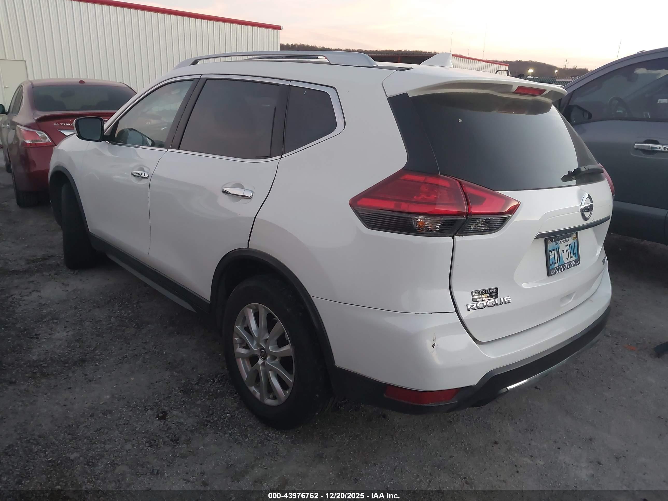 NISSAN ROGUE image 3