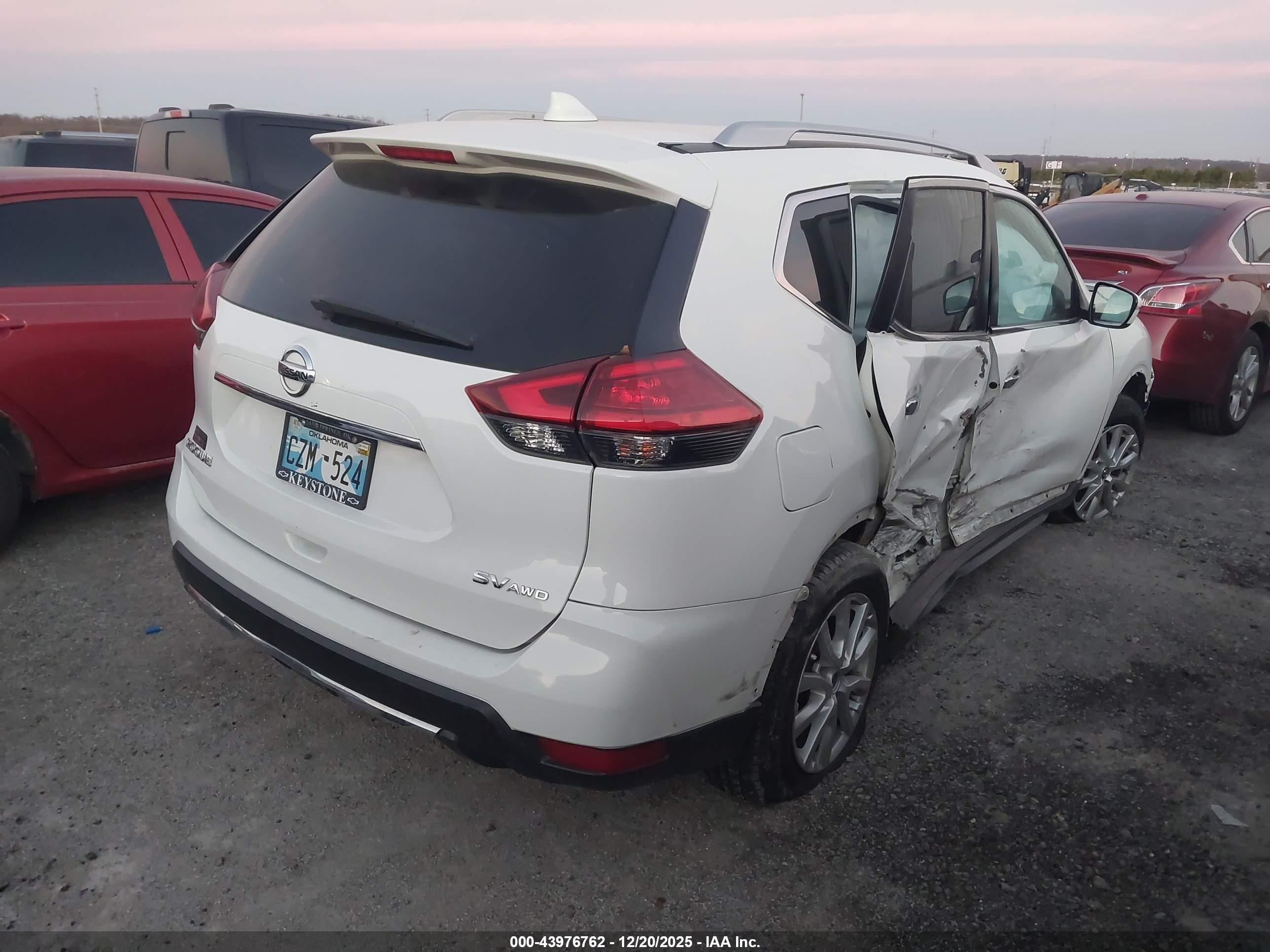 NISSAN ROGUE image 4