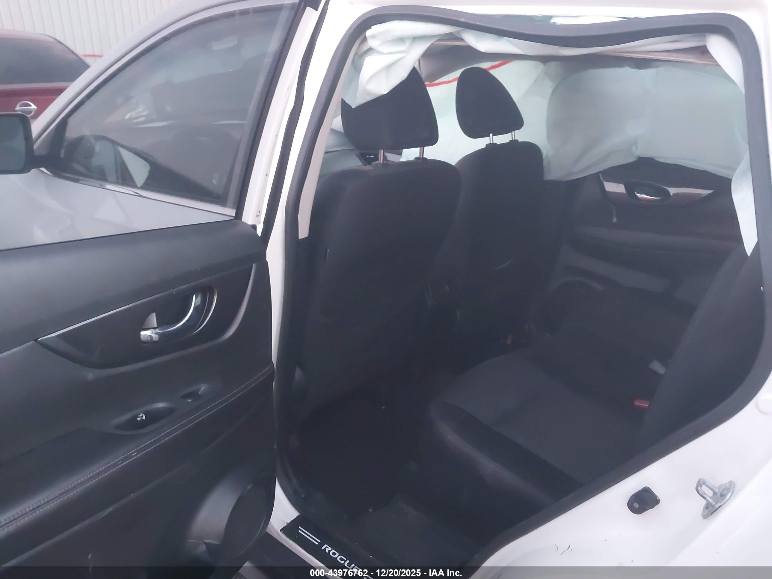 NISSAN ROGUE image 8