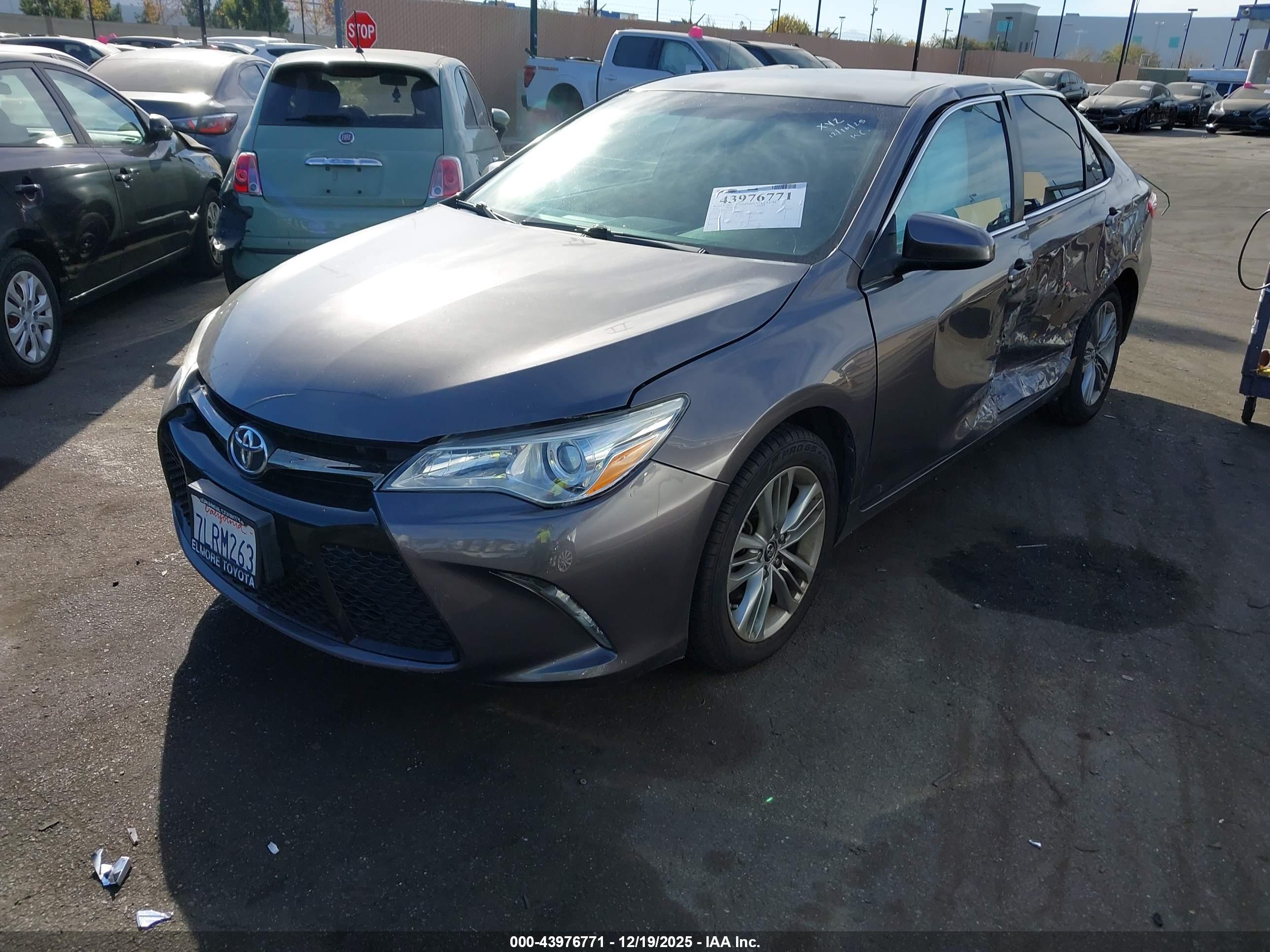 TOYOTA CAMRY image 2