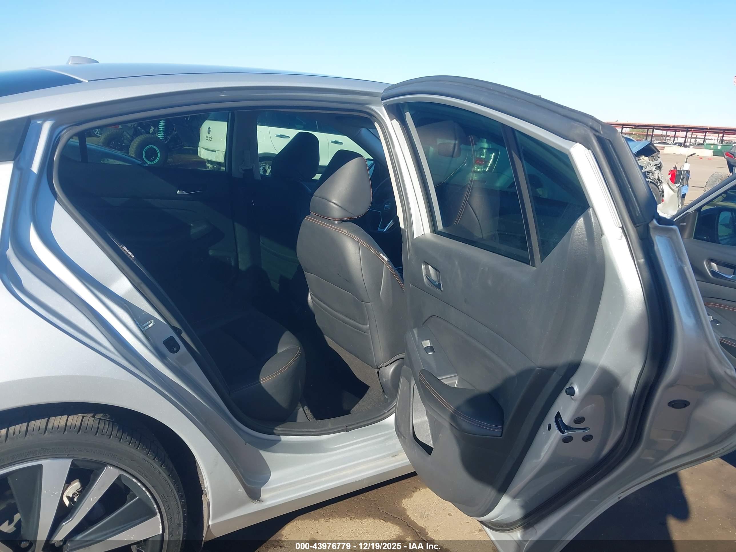 NISSAN ALTIMA image 8