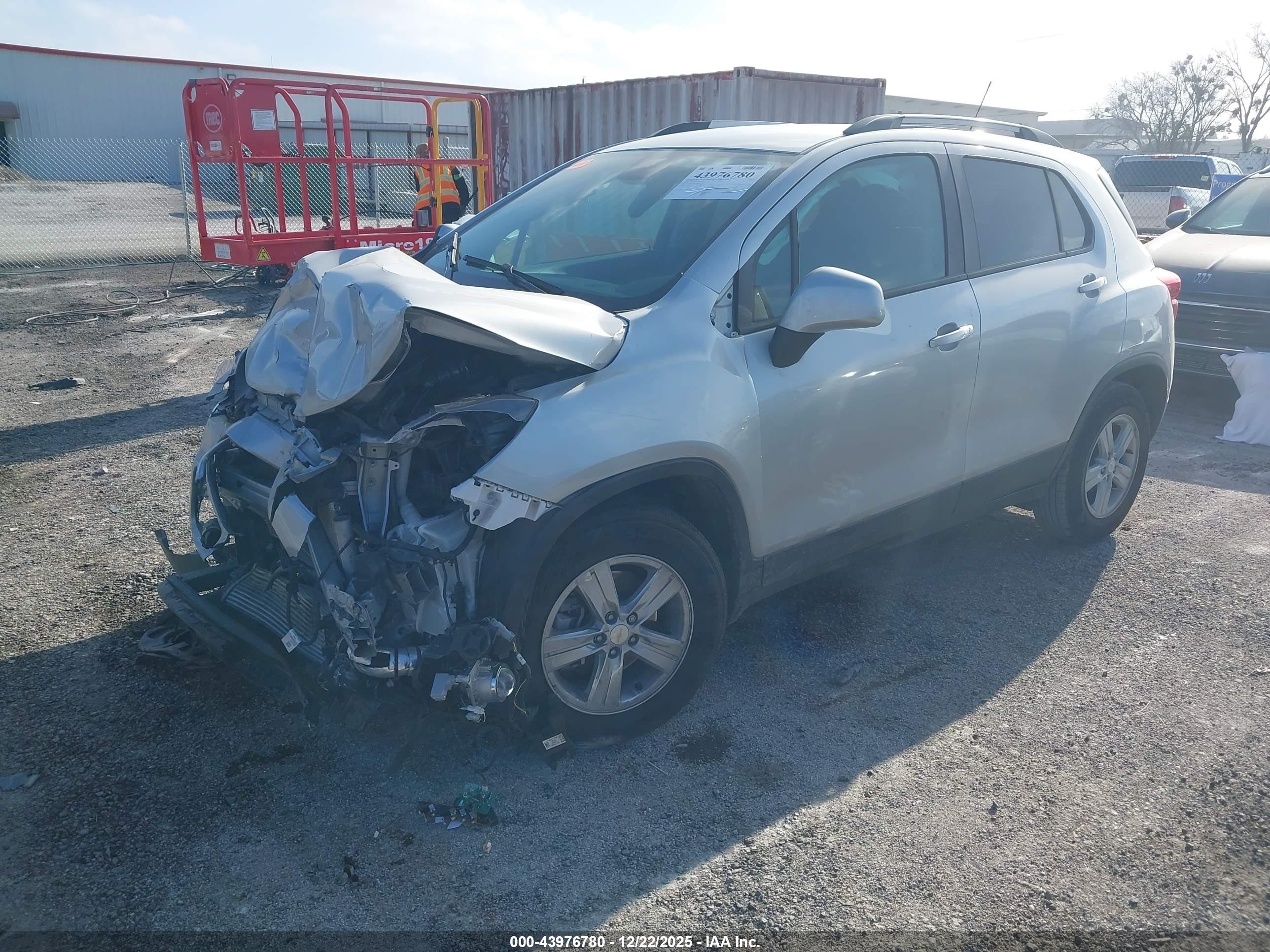 CHEVROLET TRAX image 2