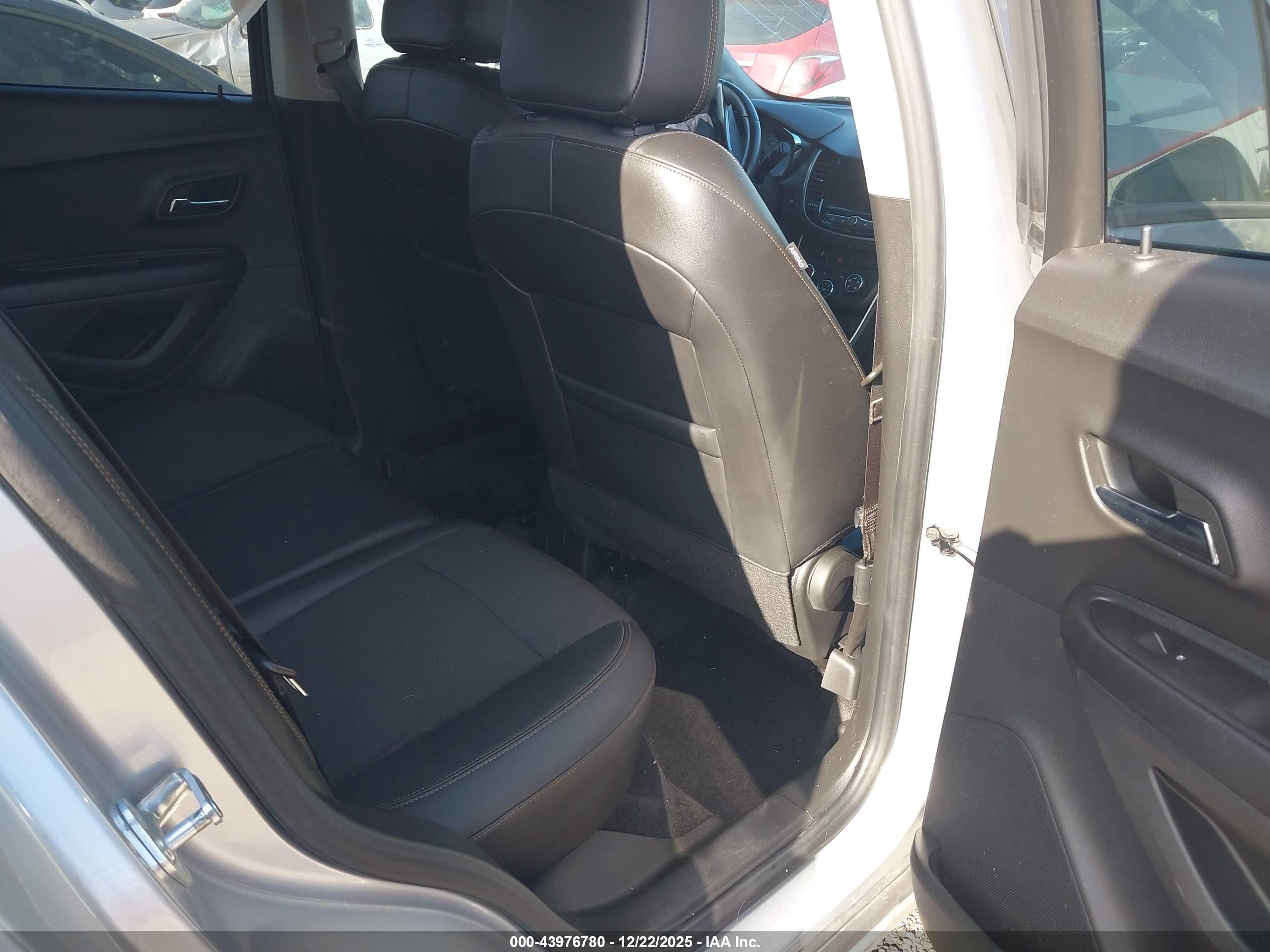 CHEVROLET TRAX image 8