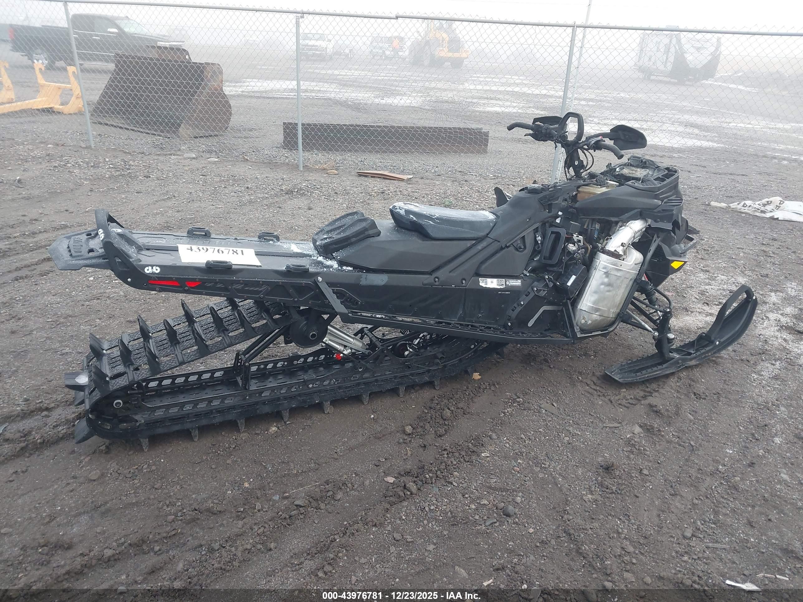 SKI-DOO SUMMIT image 4