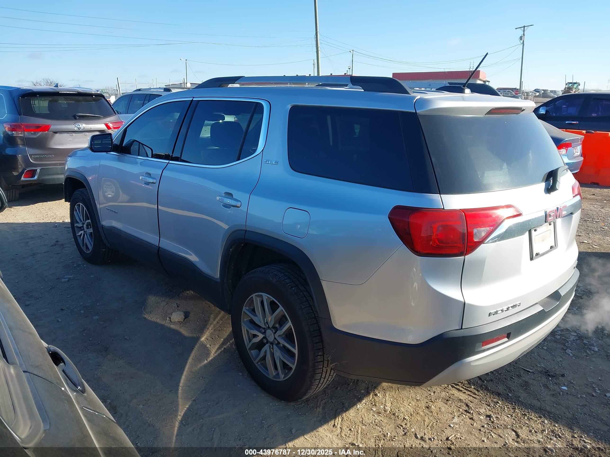 GMC ACADIA image 3