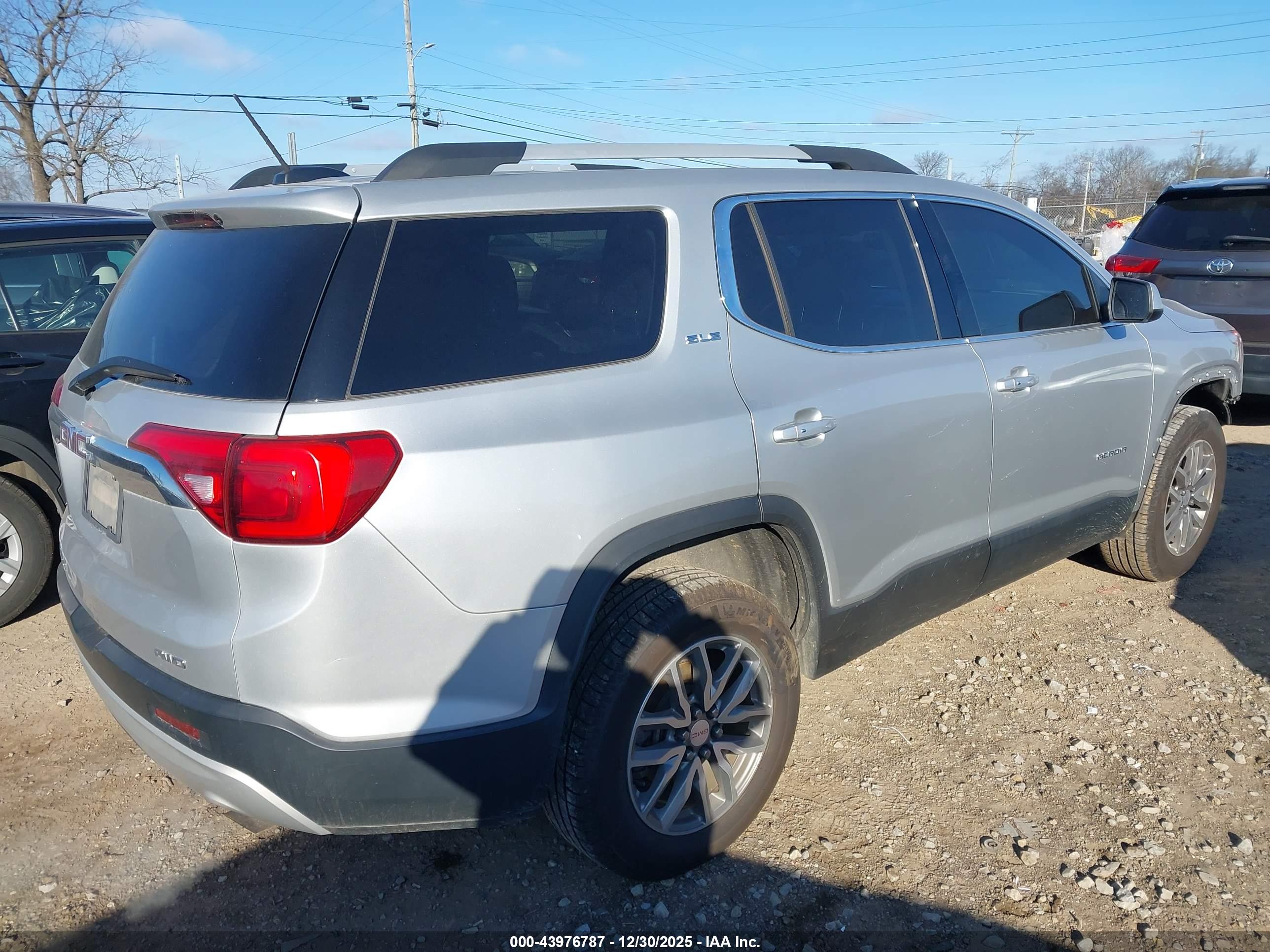 GMC ACADIA image 4