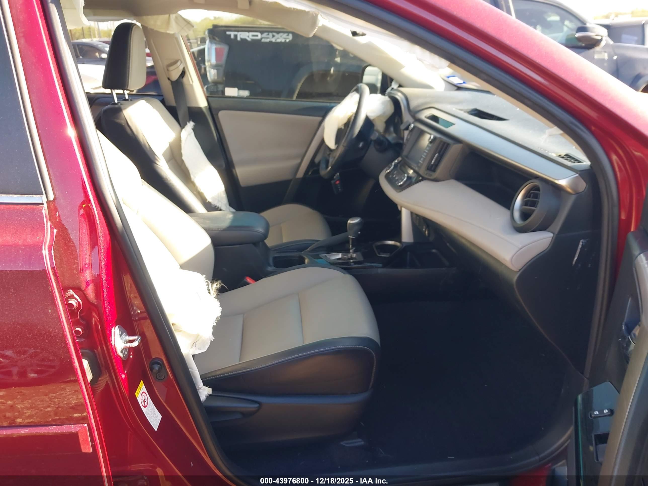 TOYOTA RAV4 image 5