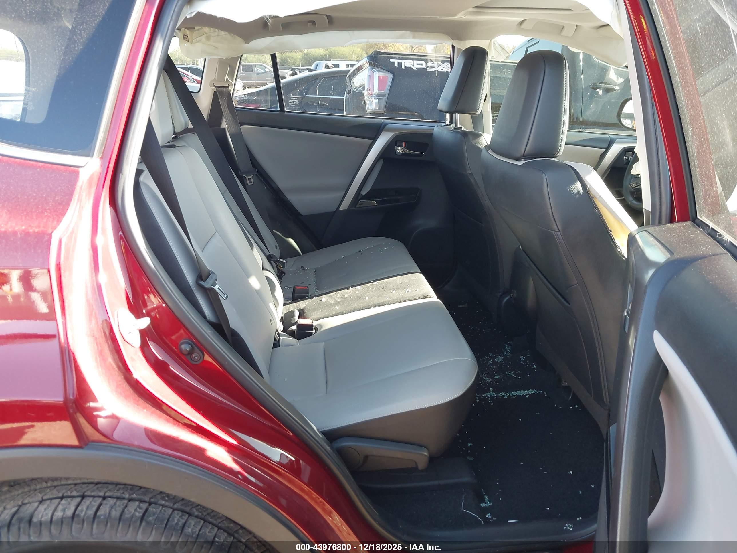 TOYOTA RAV4 image 8