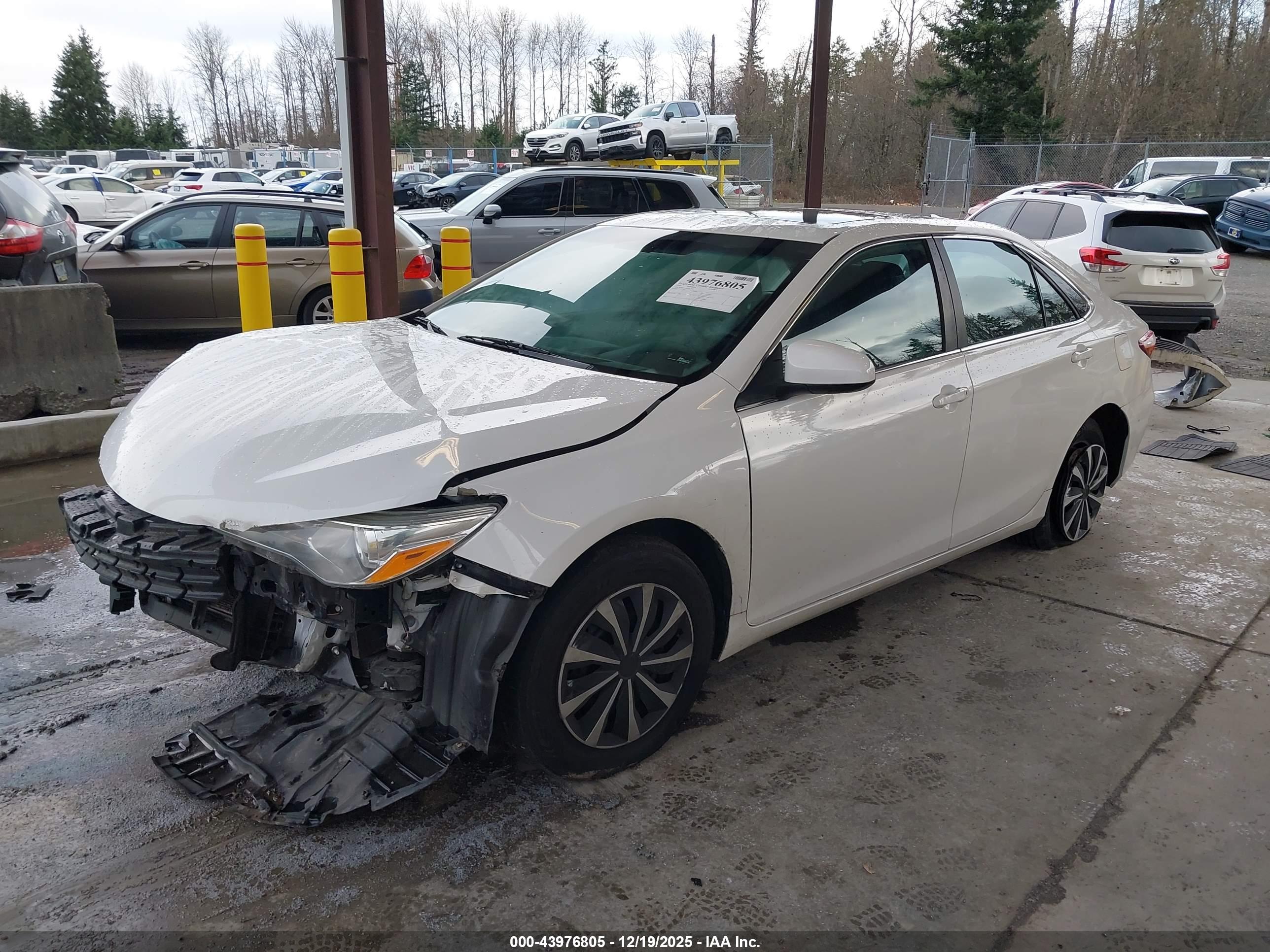 TOYOTA CAMRY image 2