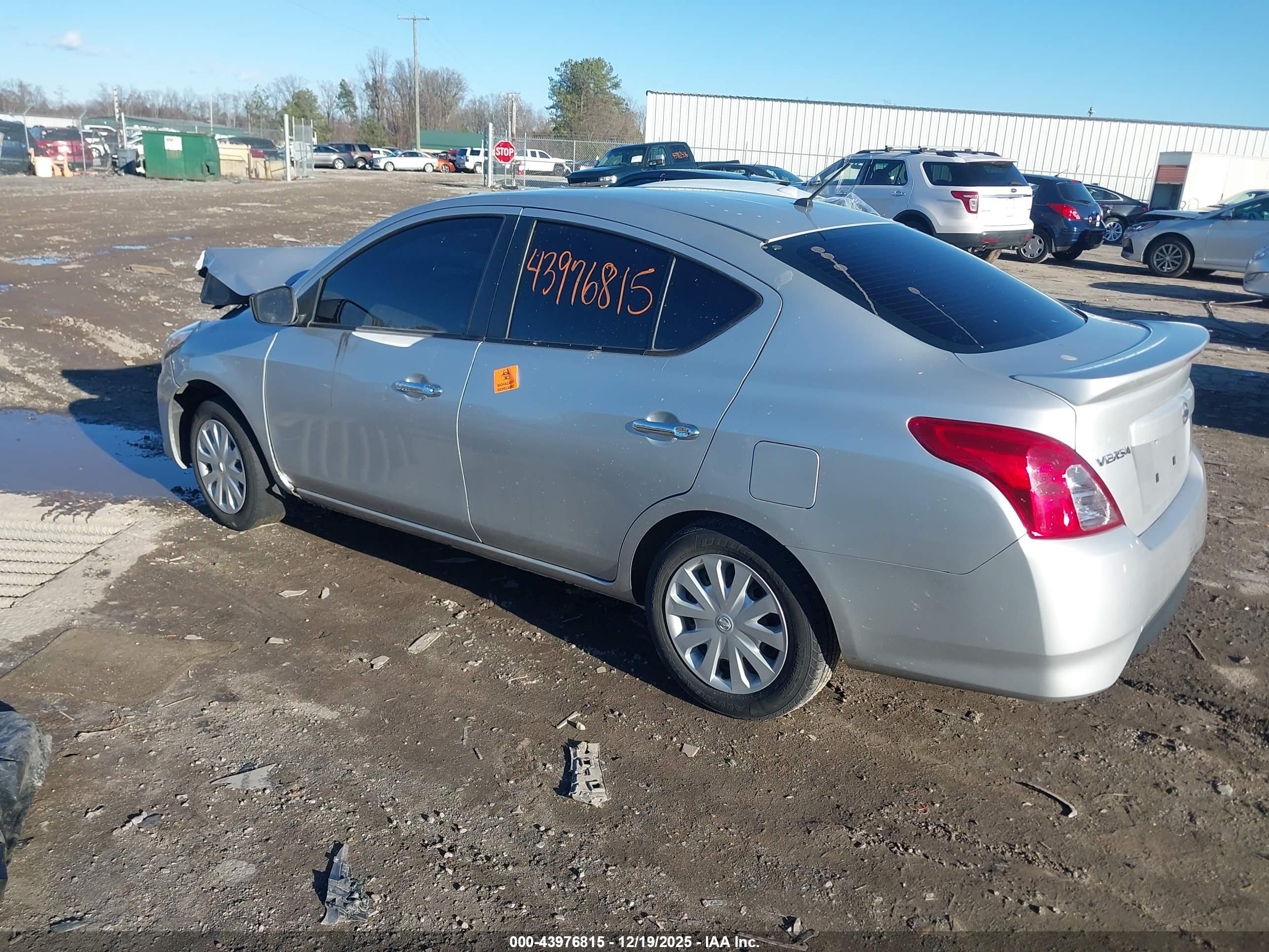 NISSAN VERSA image 3