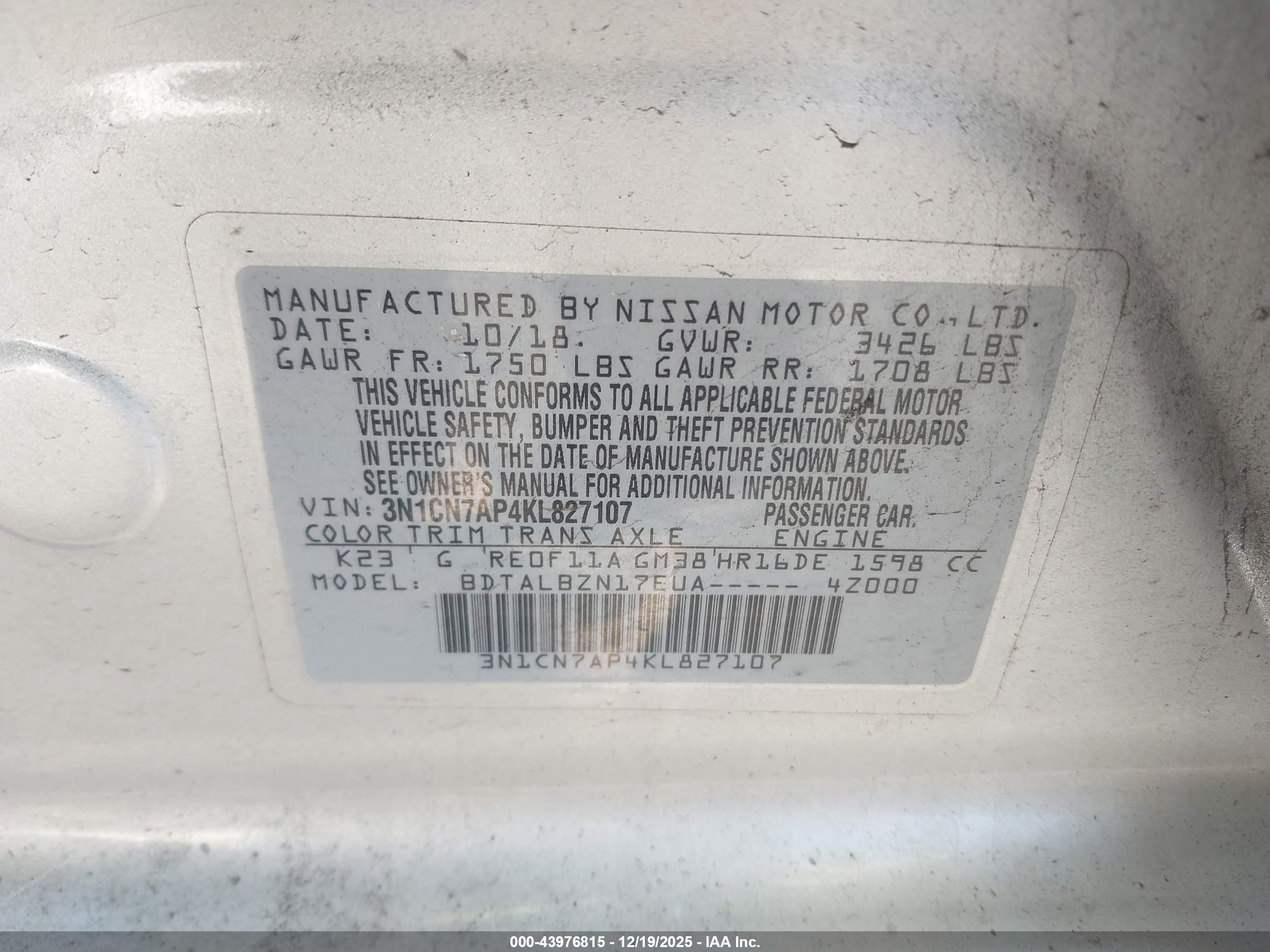 NISSAN VERSA image 9