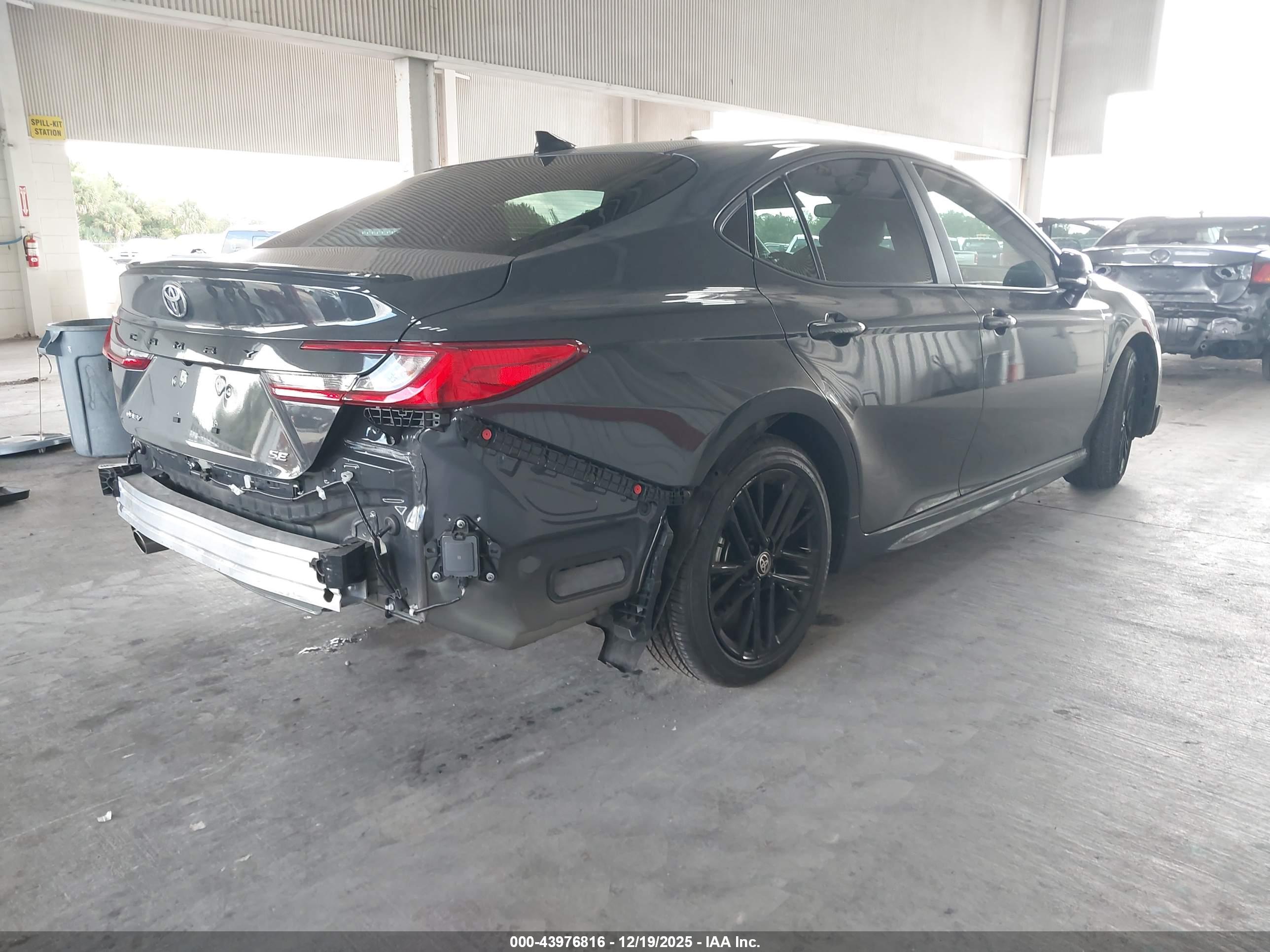 TOYOTA CAMRY image 4