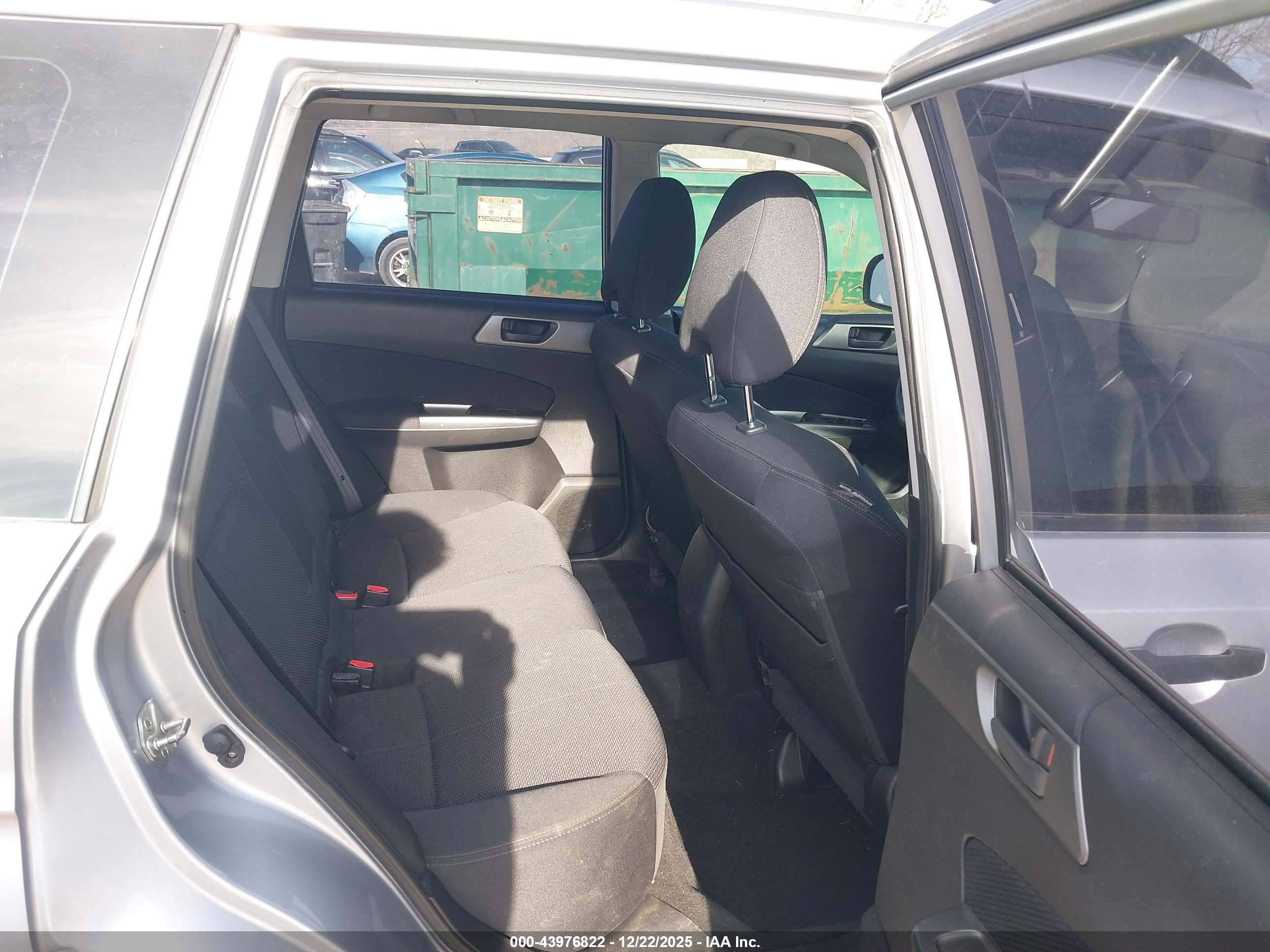 SUBARU FORESTER image 8