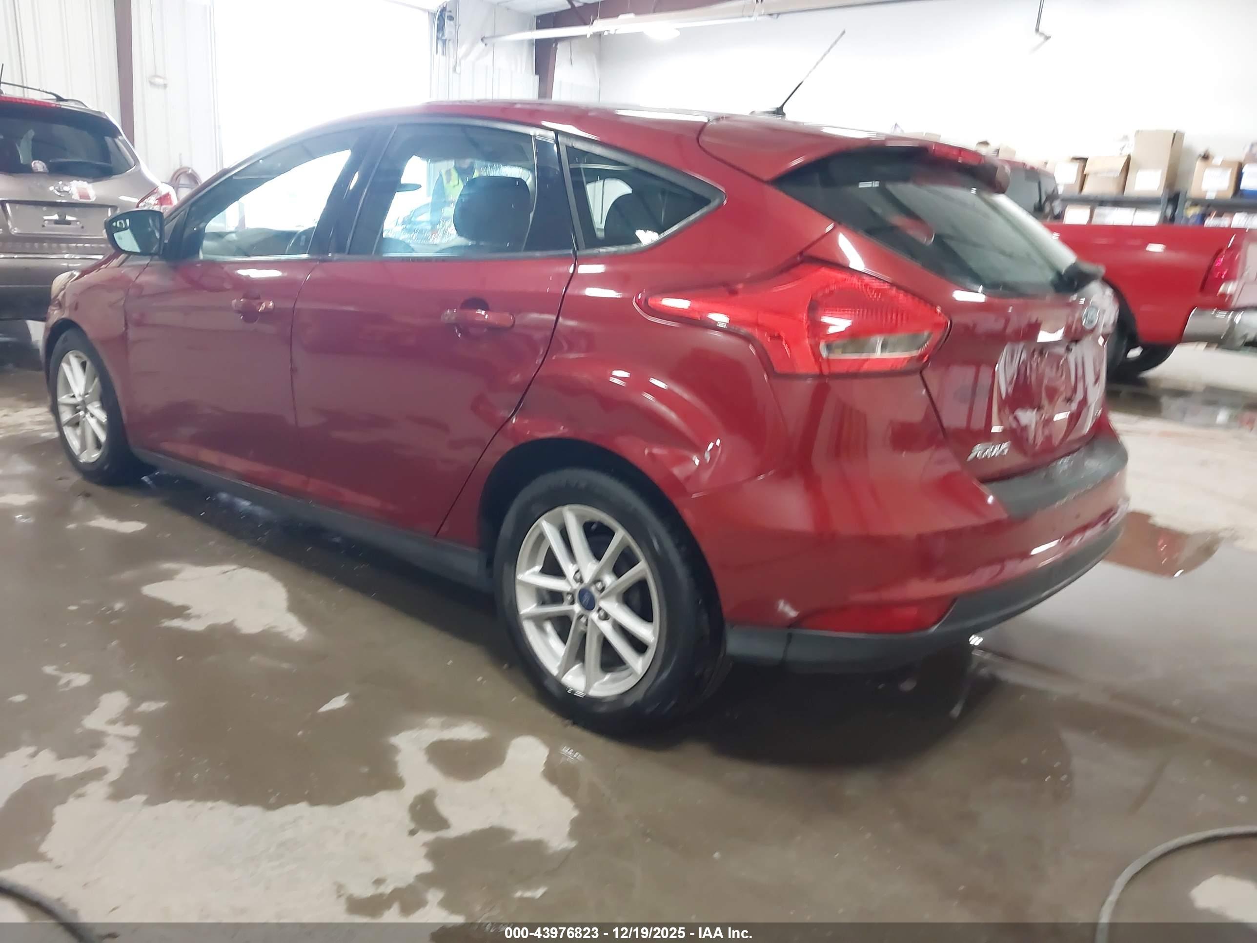 FORD FOCUS image 3