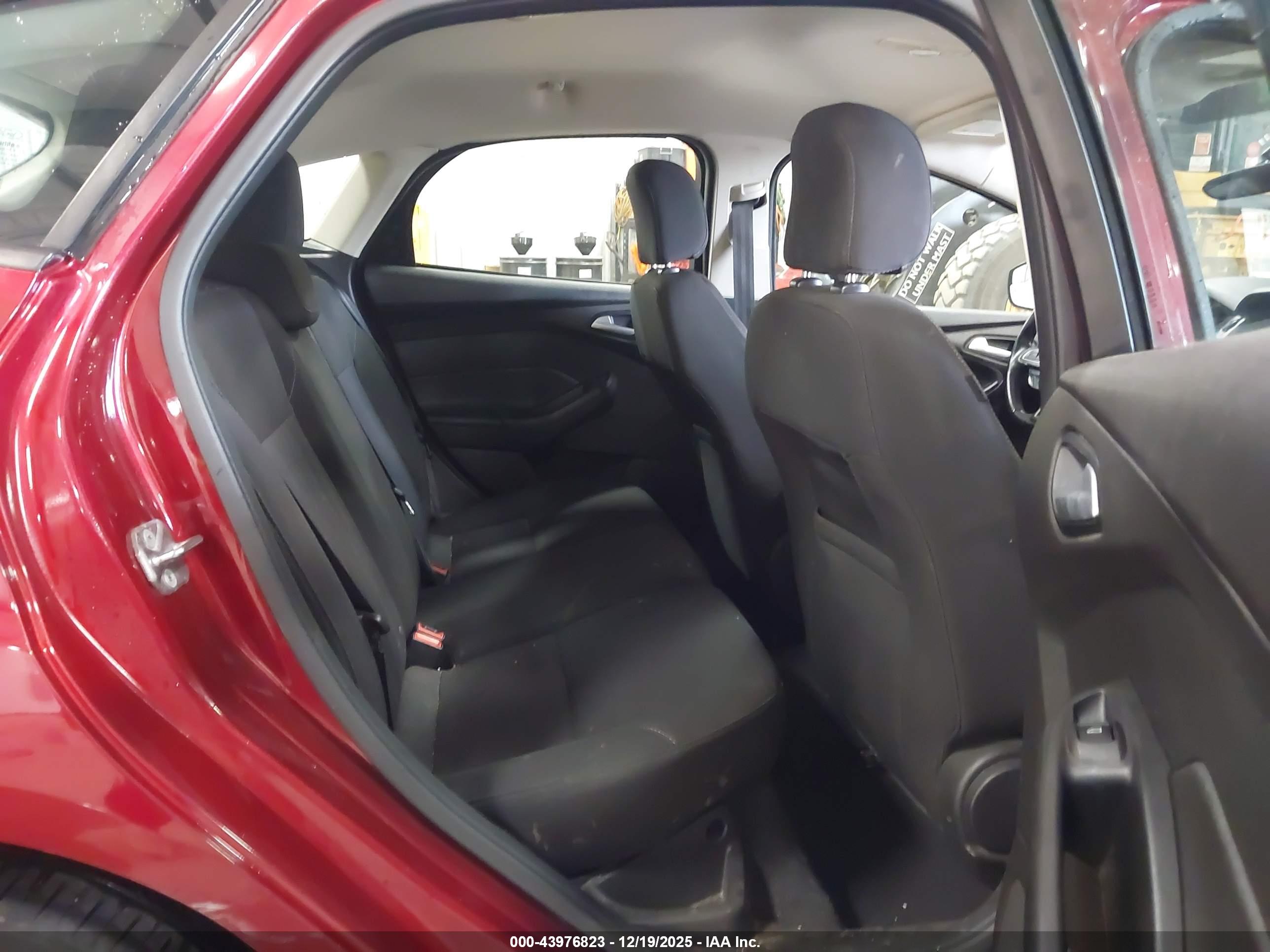 FORD FOCUS image 8