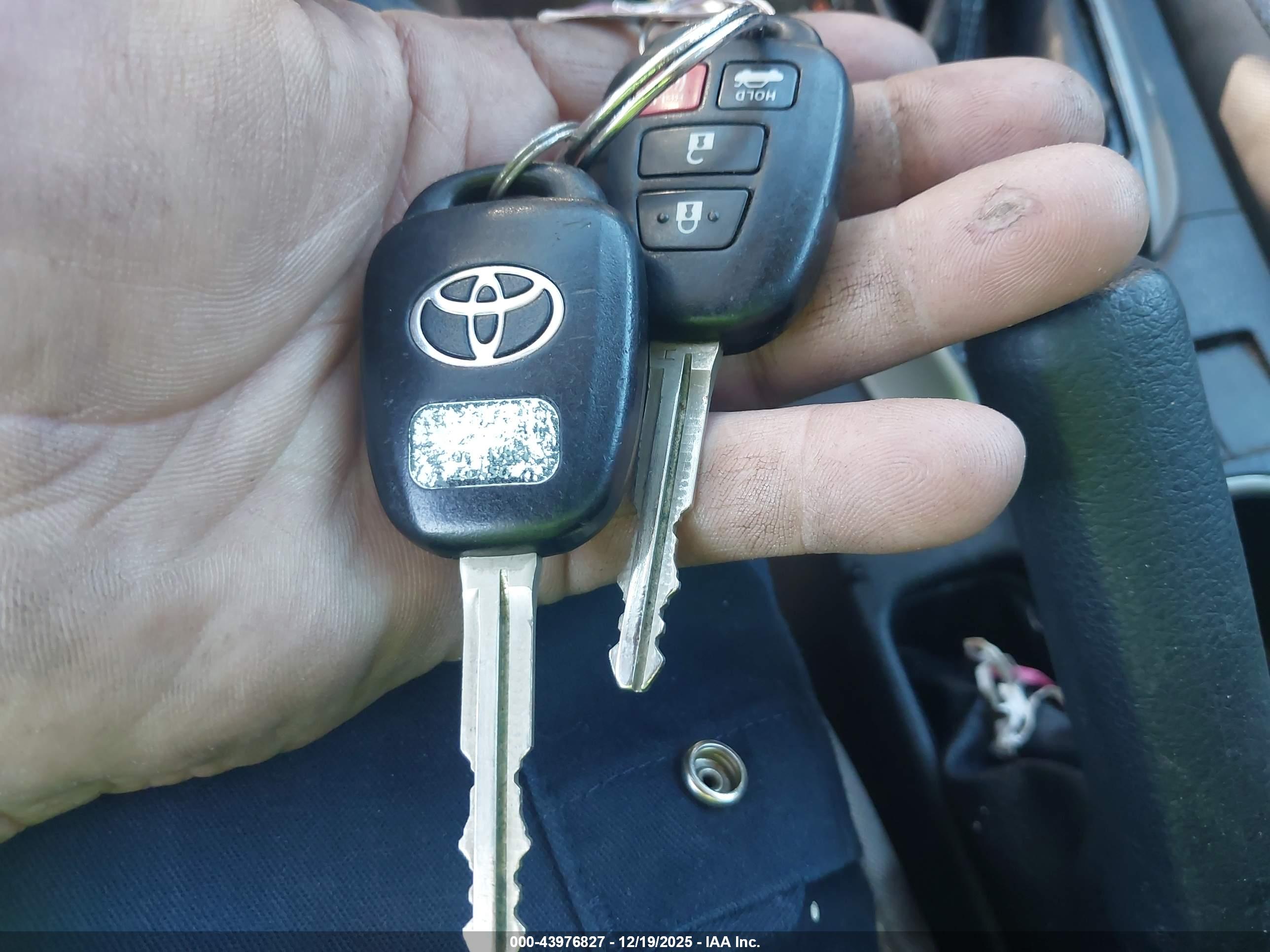 TOYOTA COROLLA image 11