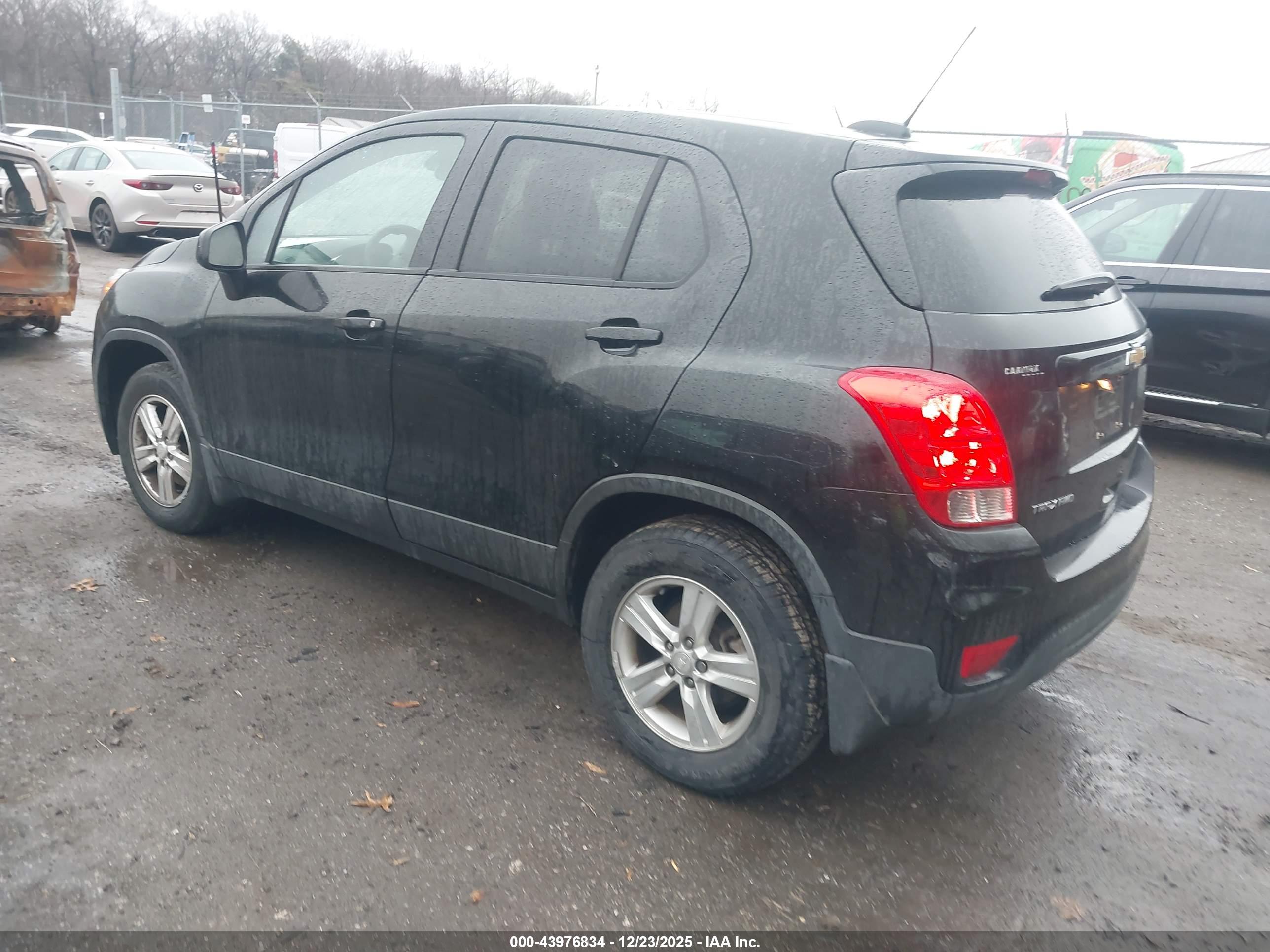 CHEVROLET TRAX image 3