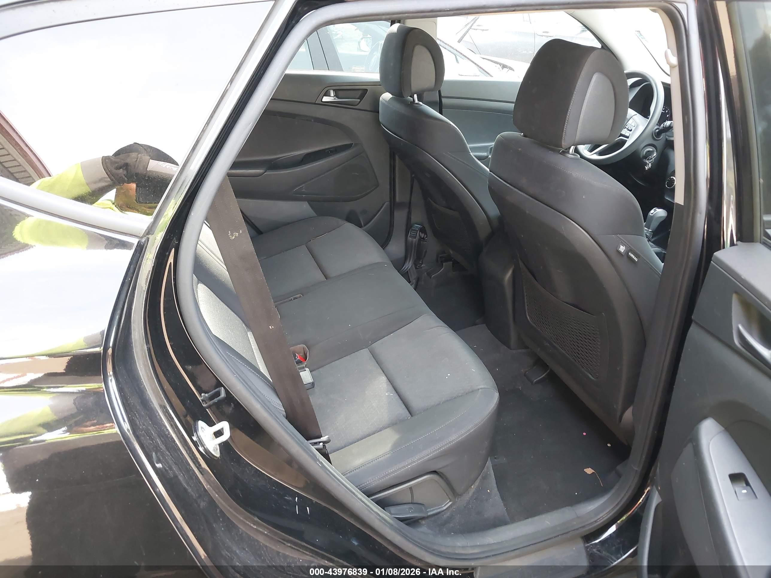 HYUNDAI TUCSON image 8