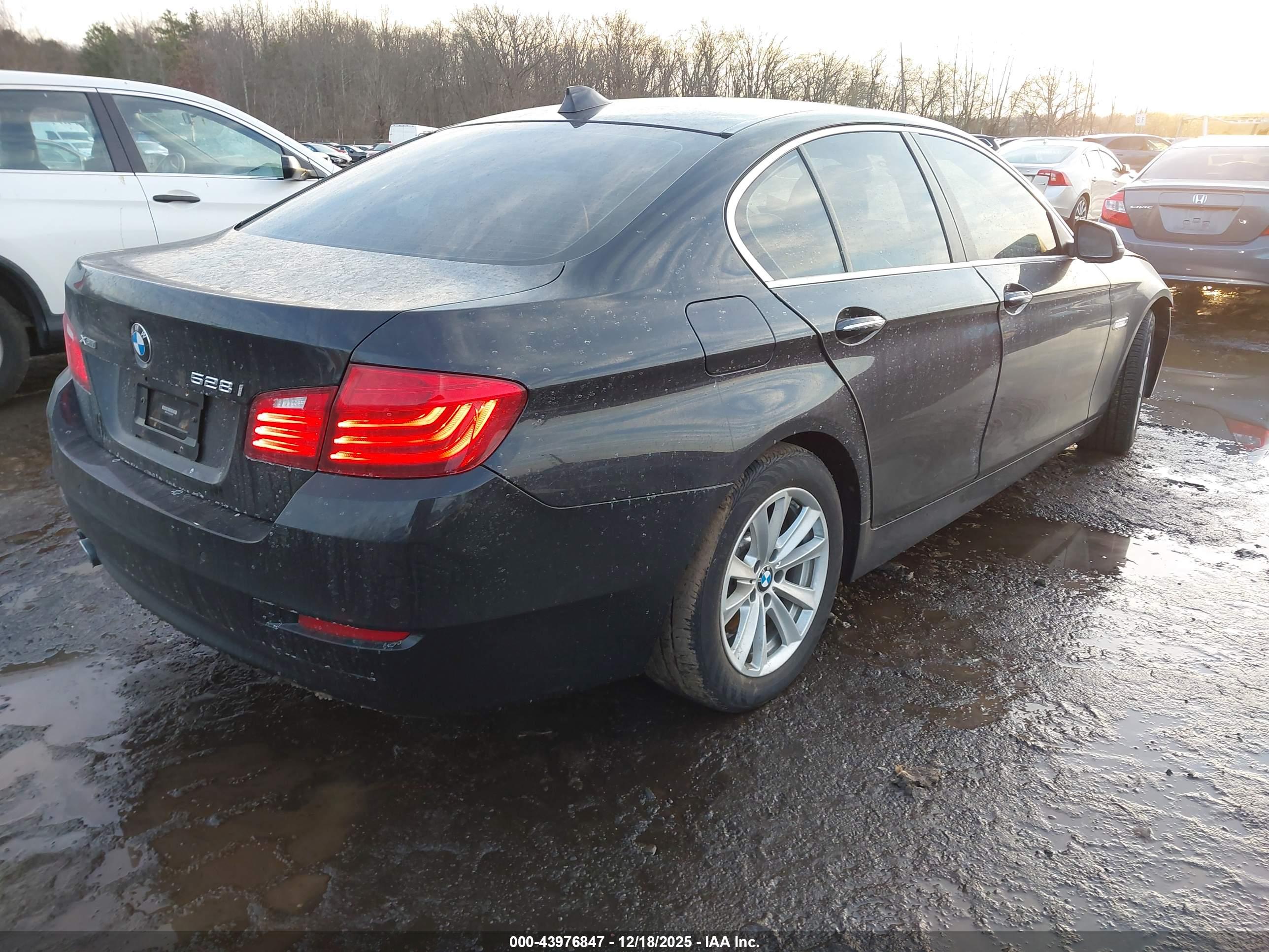 BMW 528I image 4