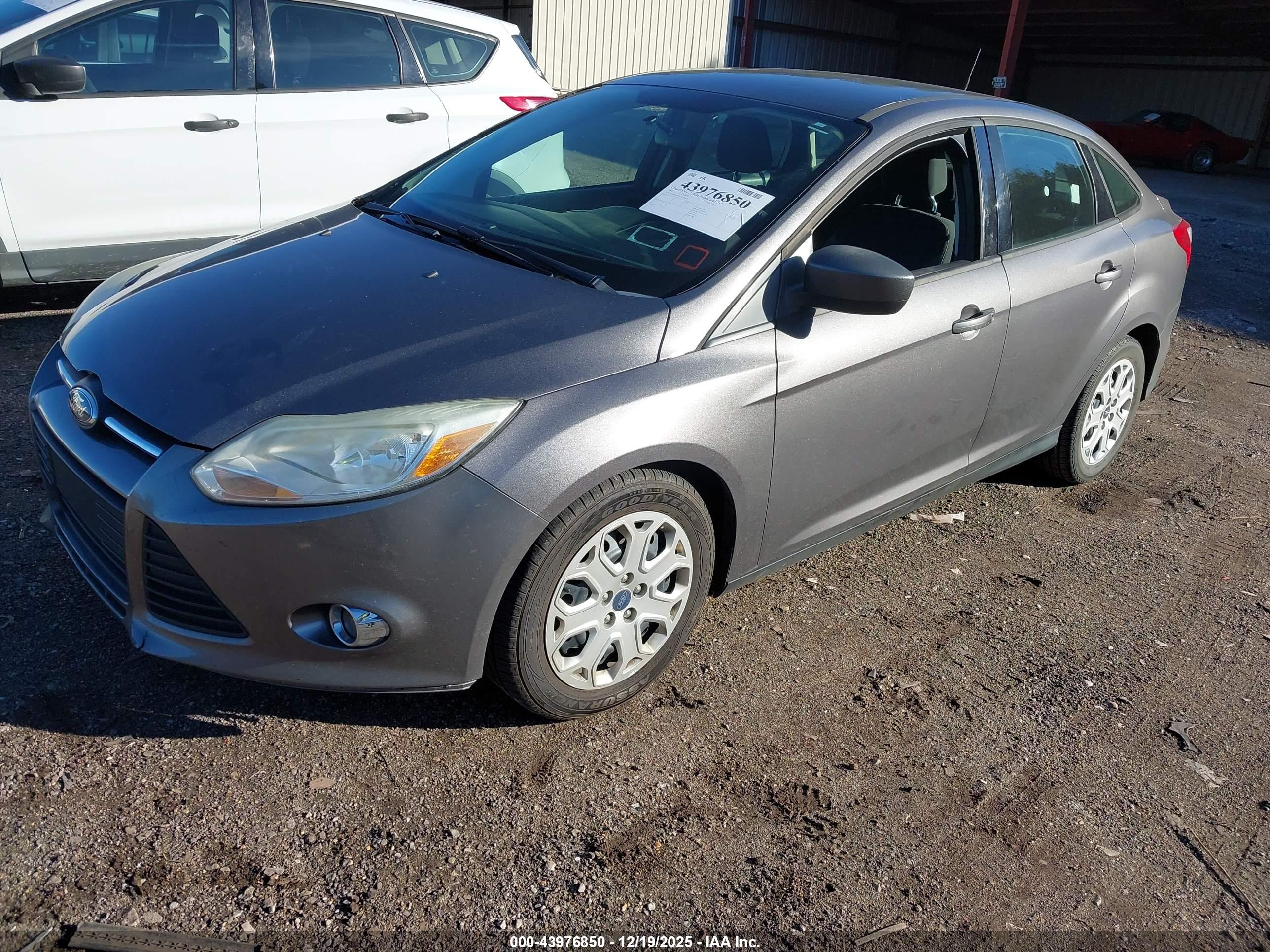 FORD FOCUS image 2