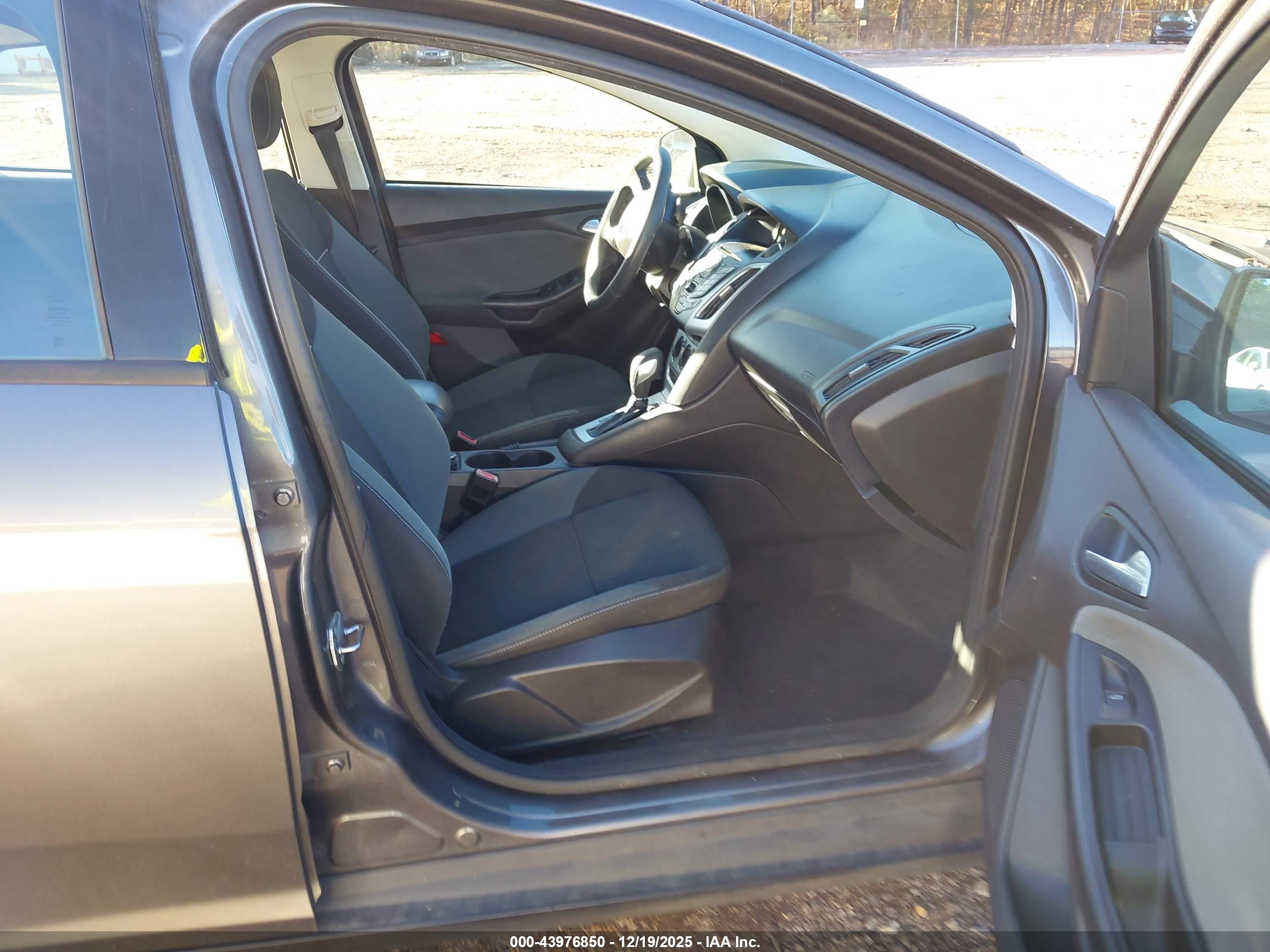 FORD FOCUS image 5