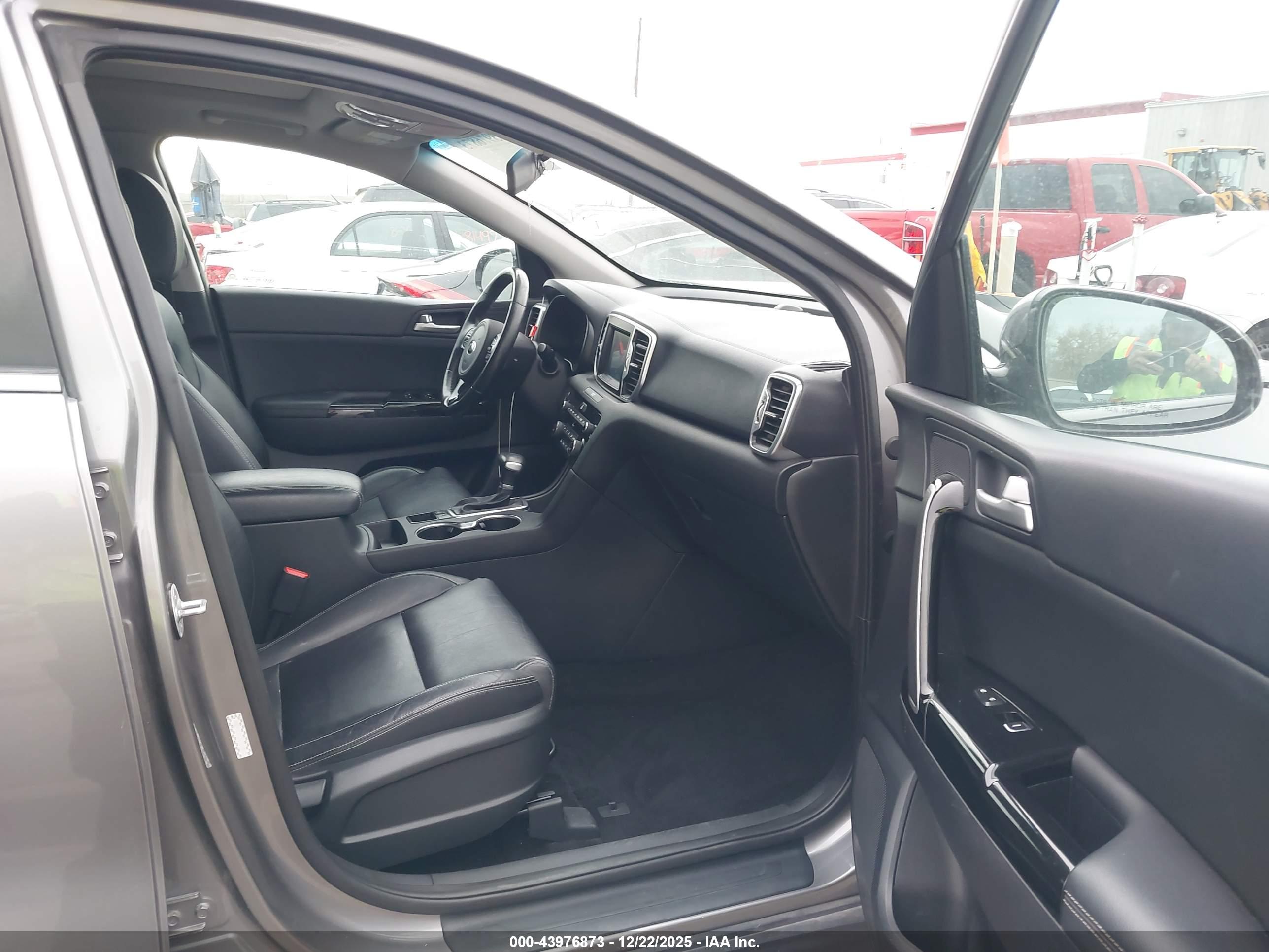 KIA SPORTAGE image 5