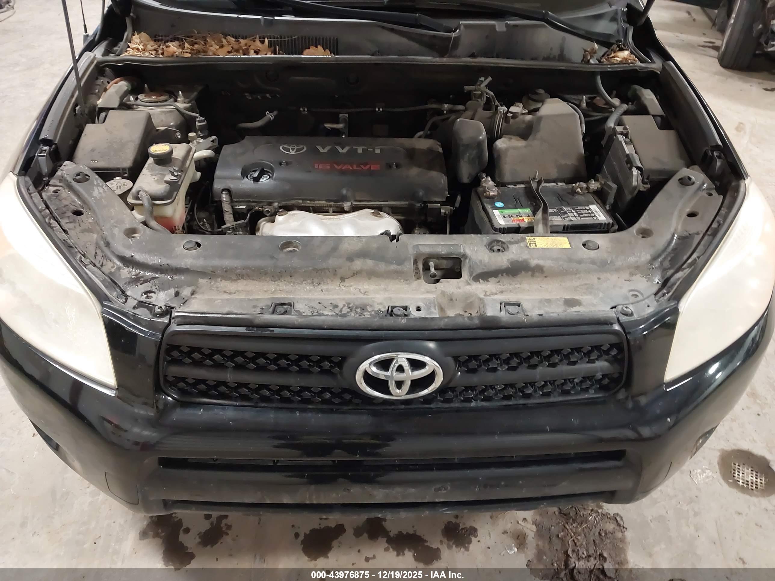 TOYOTA RAV4 image 10