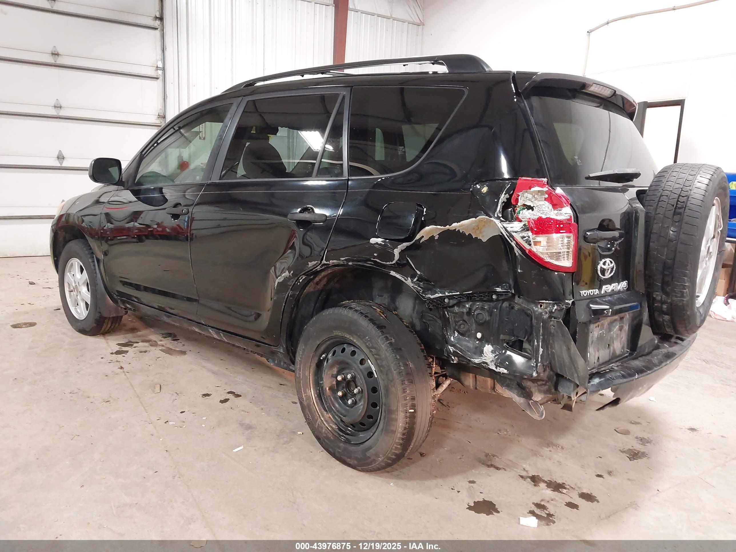 TOYOTA RAV4 image 3