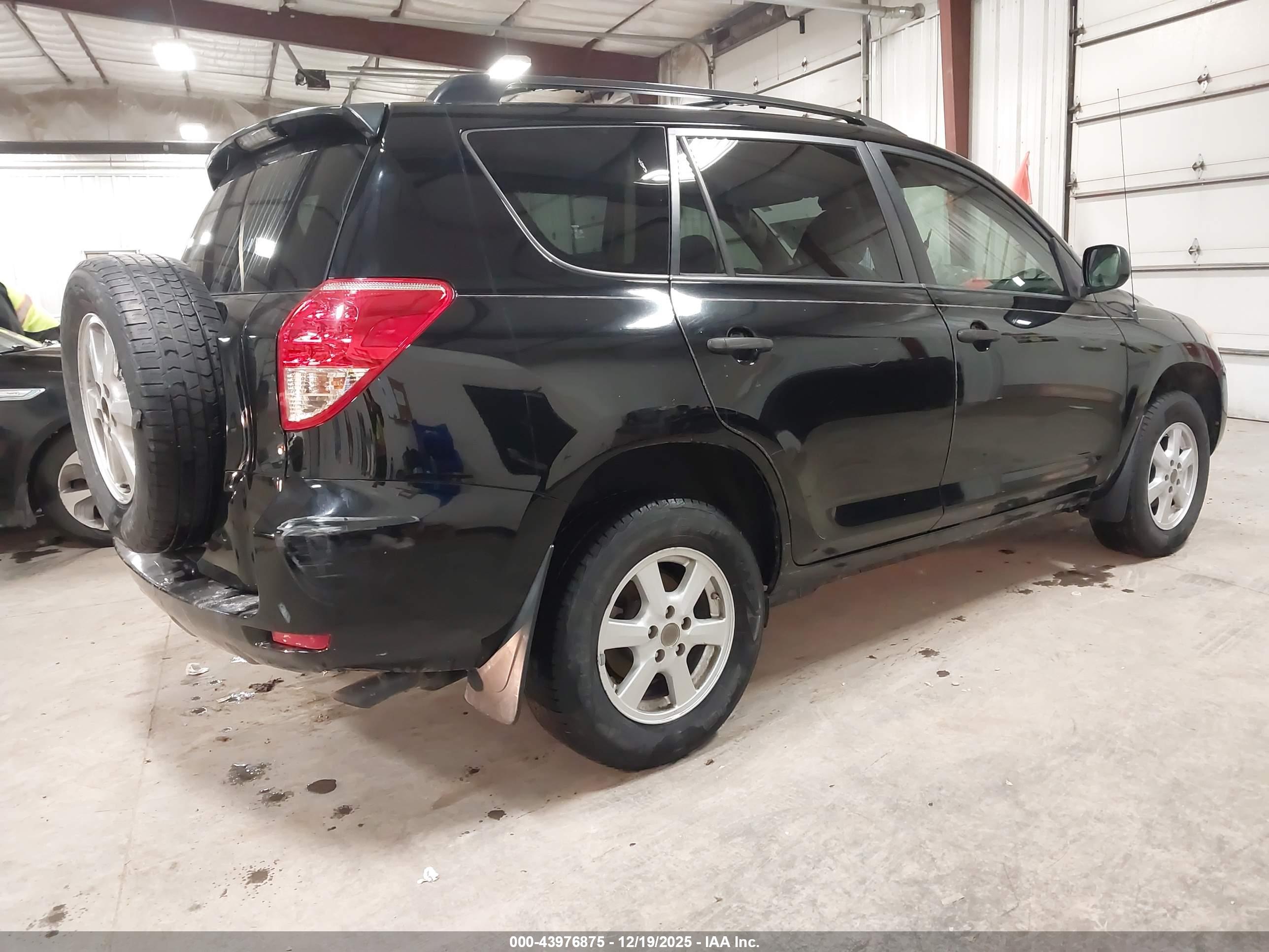 TOYOTA RAV4 image 4