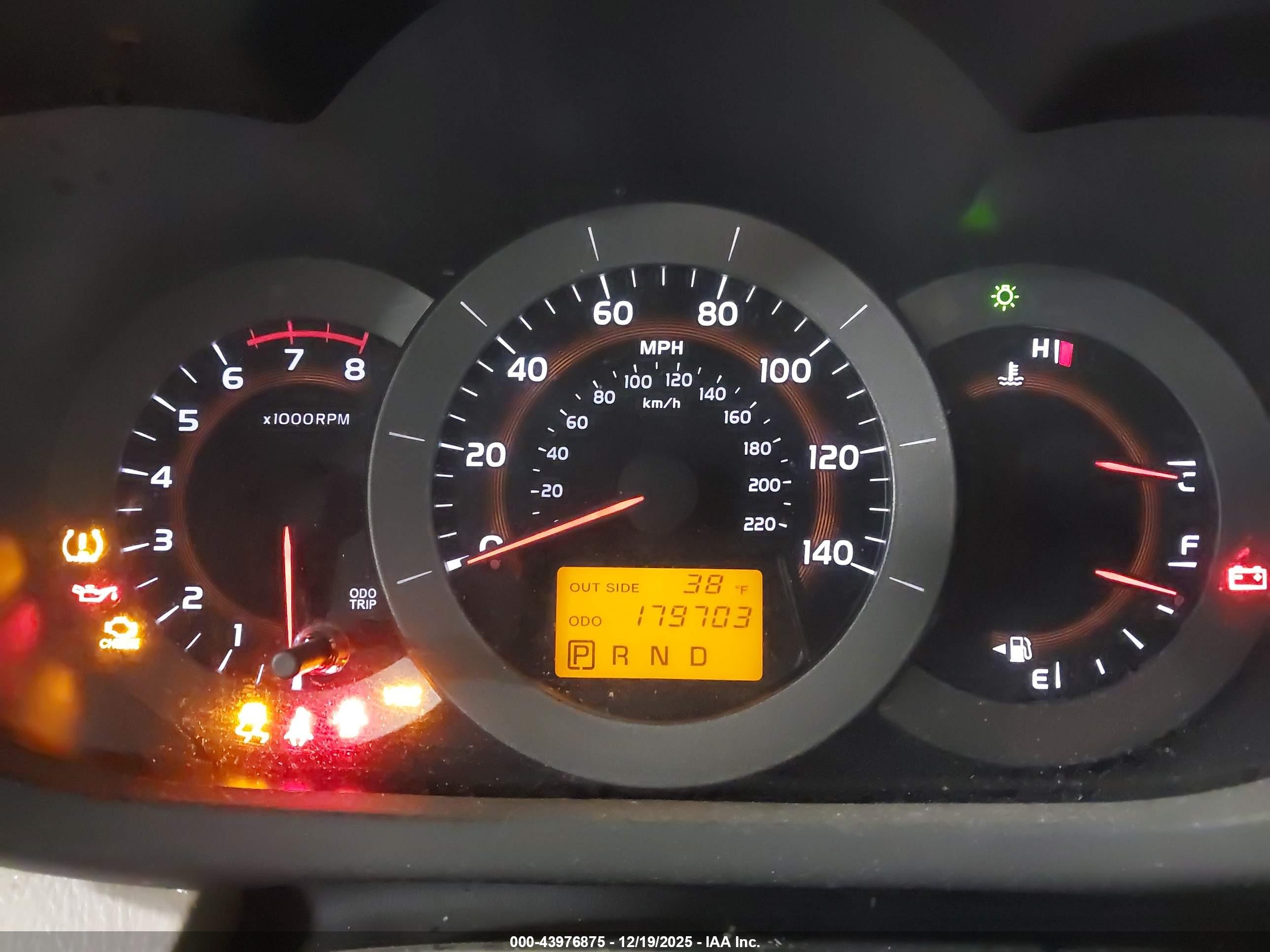TOYOTA RAV4 image 7