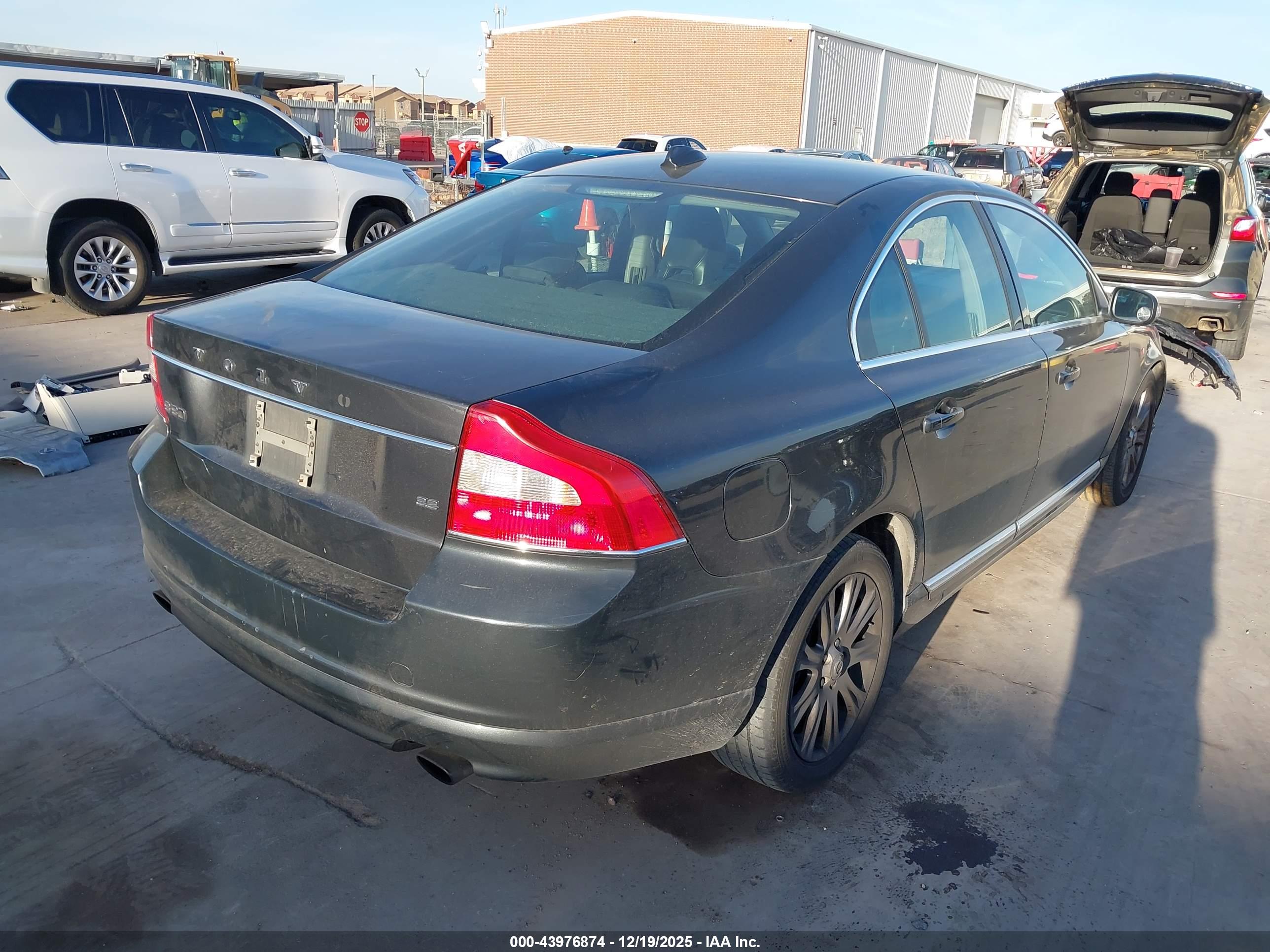 VOLVO S80 image 4