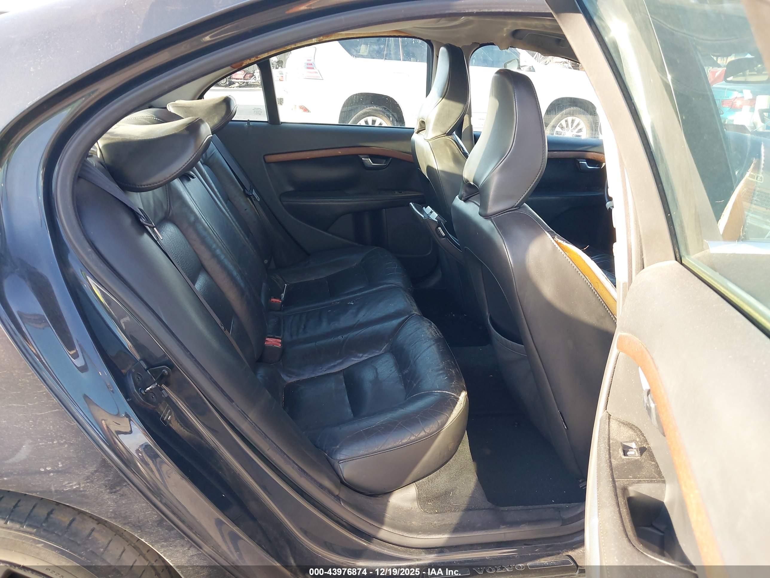 VOLVO S80 image 8
