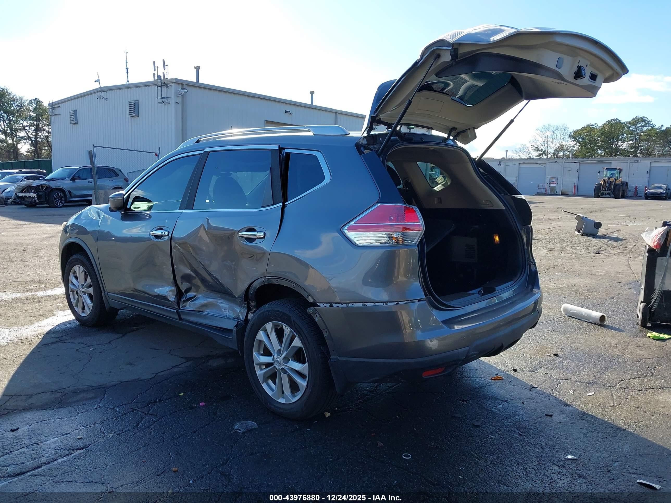 NISSAN ROGUE image 3