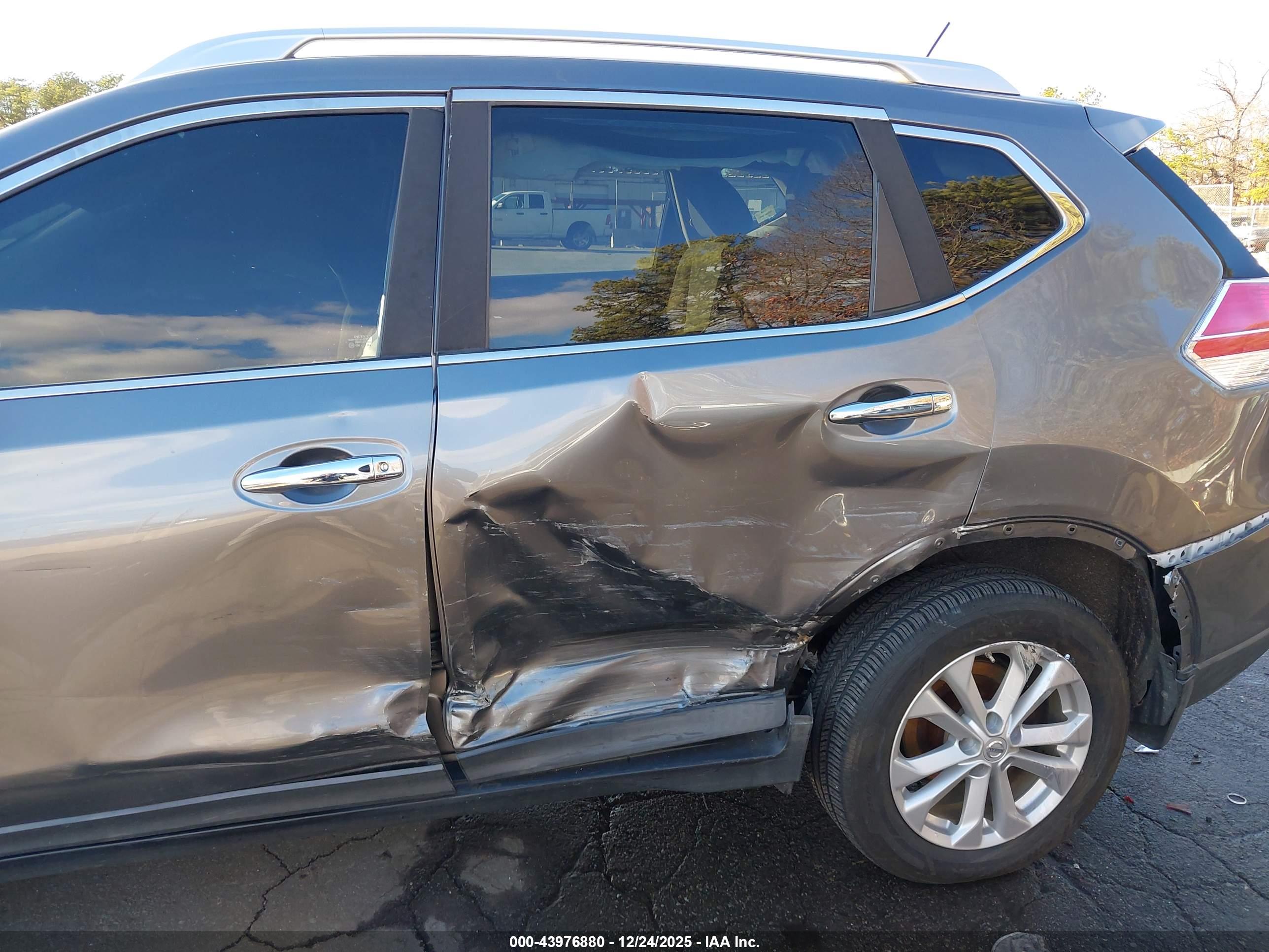 NISSAN ROGUE image 6