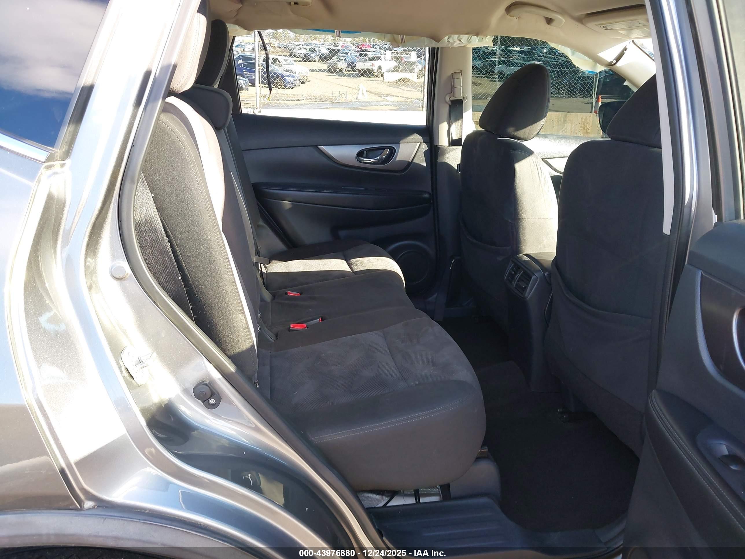 NISSAN ROGUE image 8