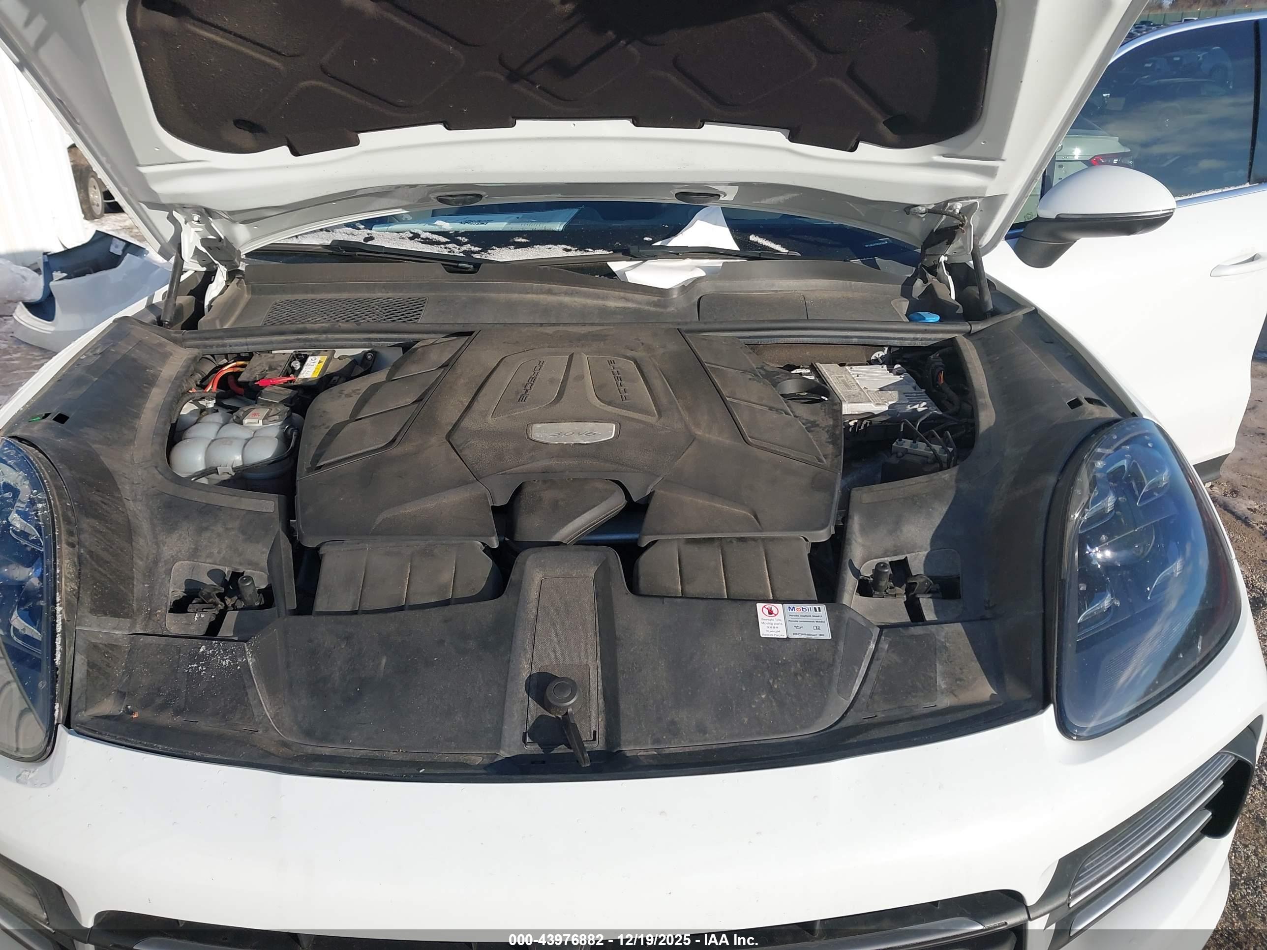 PORSCHE CAYENNE image 10