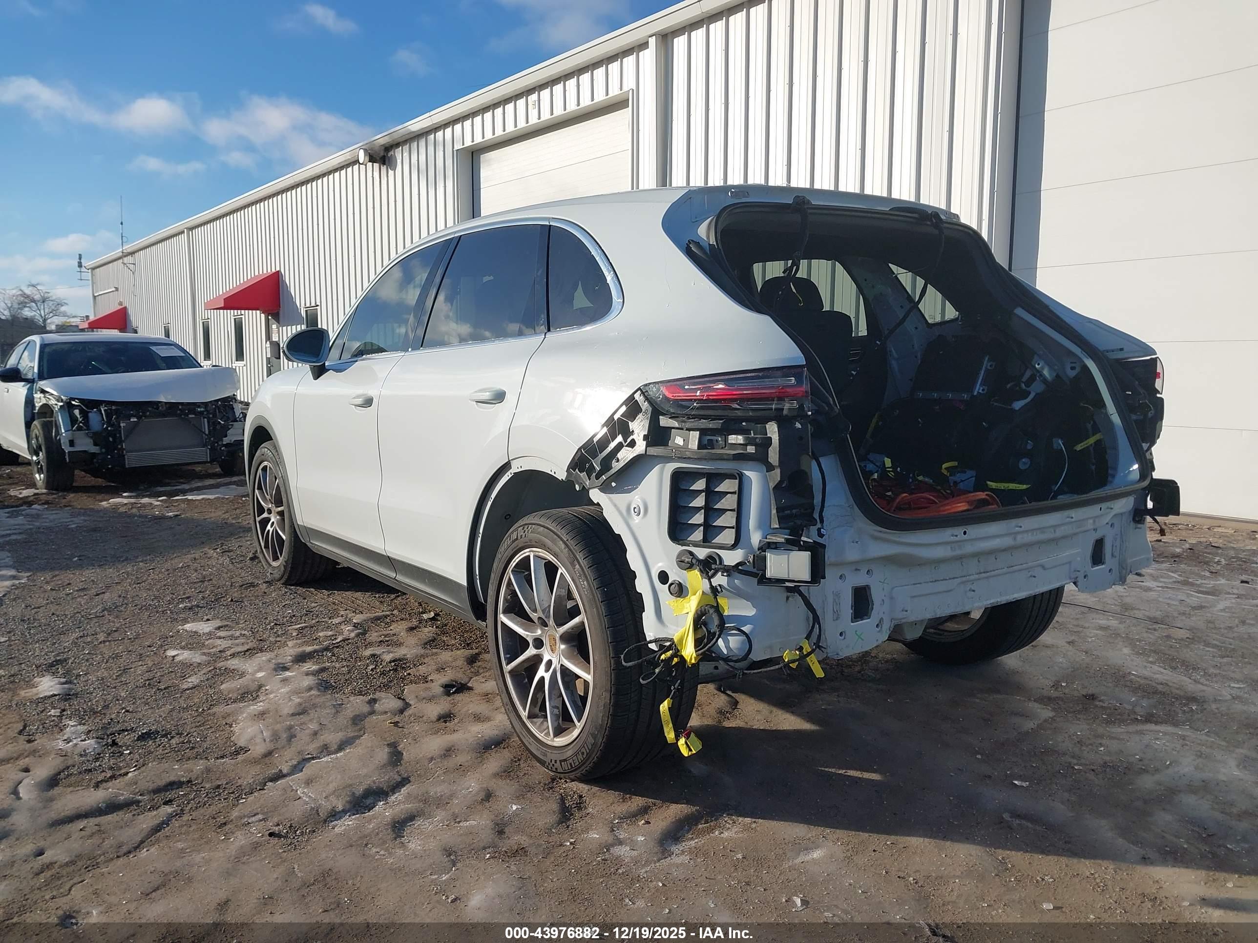 PORSCHE CAYENNE image 3
