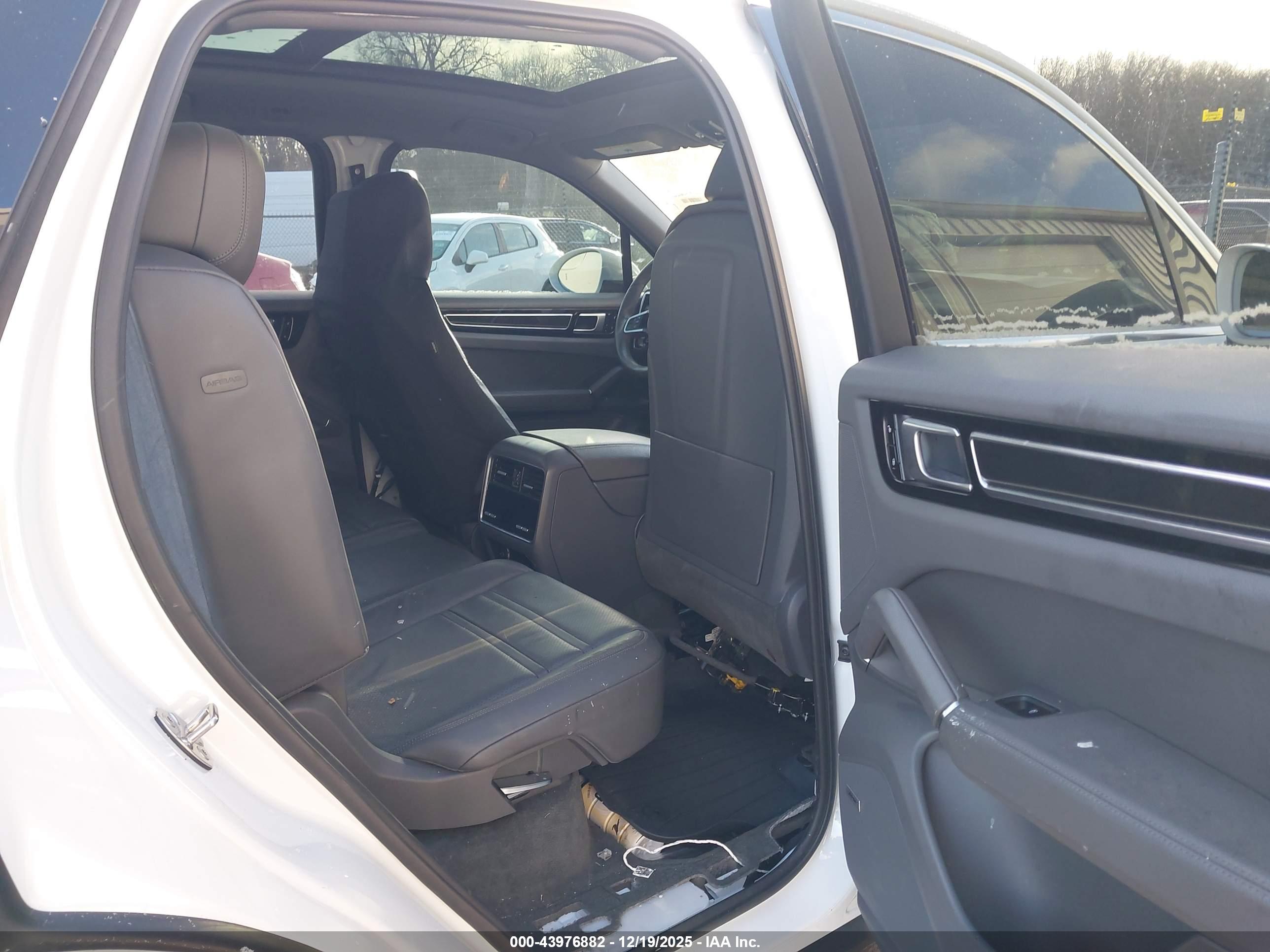 PORSCHE CAYENNE image 8