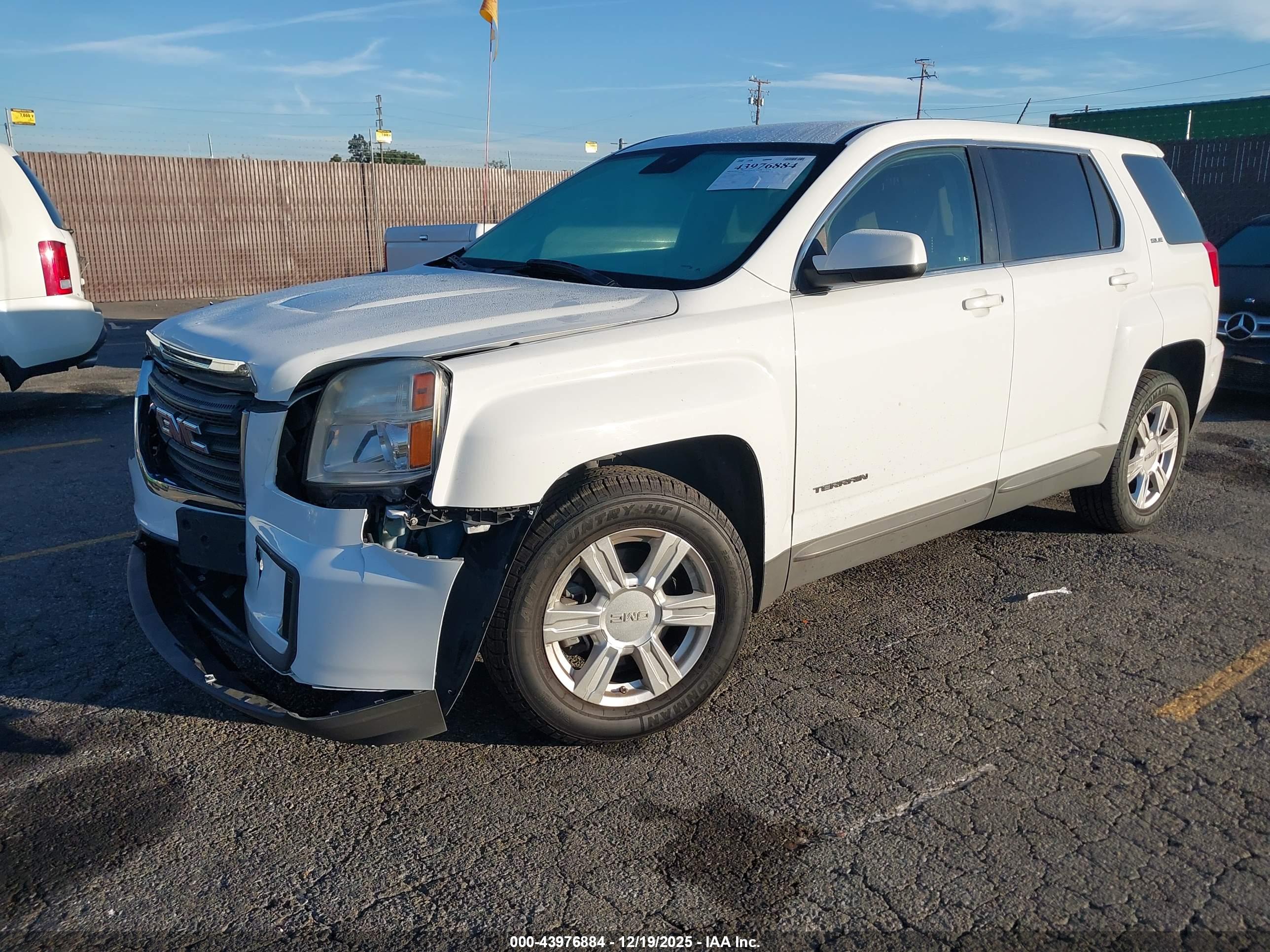 GMC TERRAIN image 2
