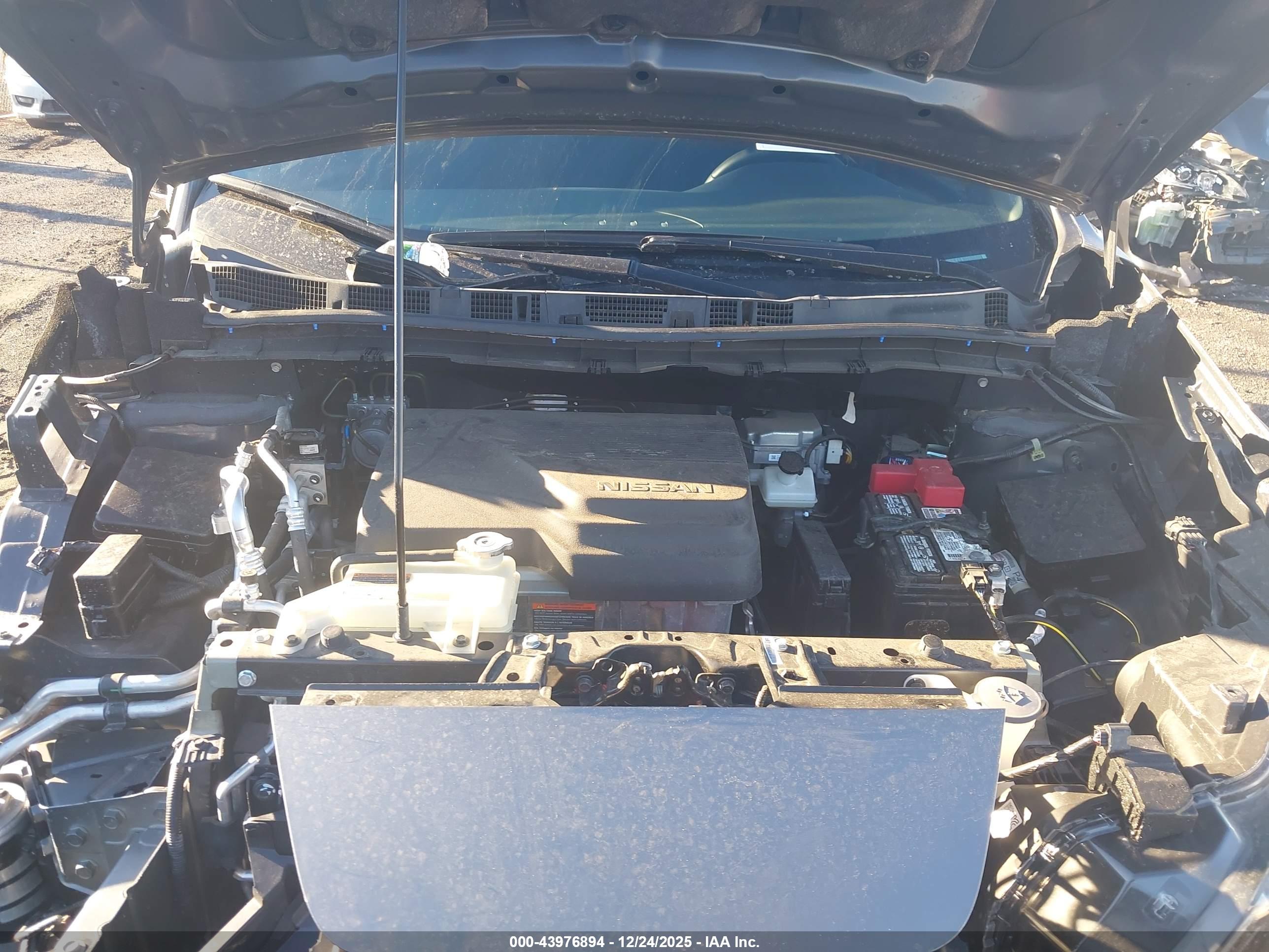 NISSAN LEAF image 10