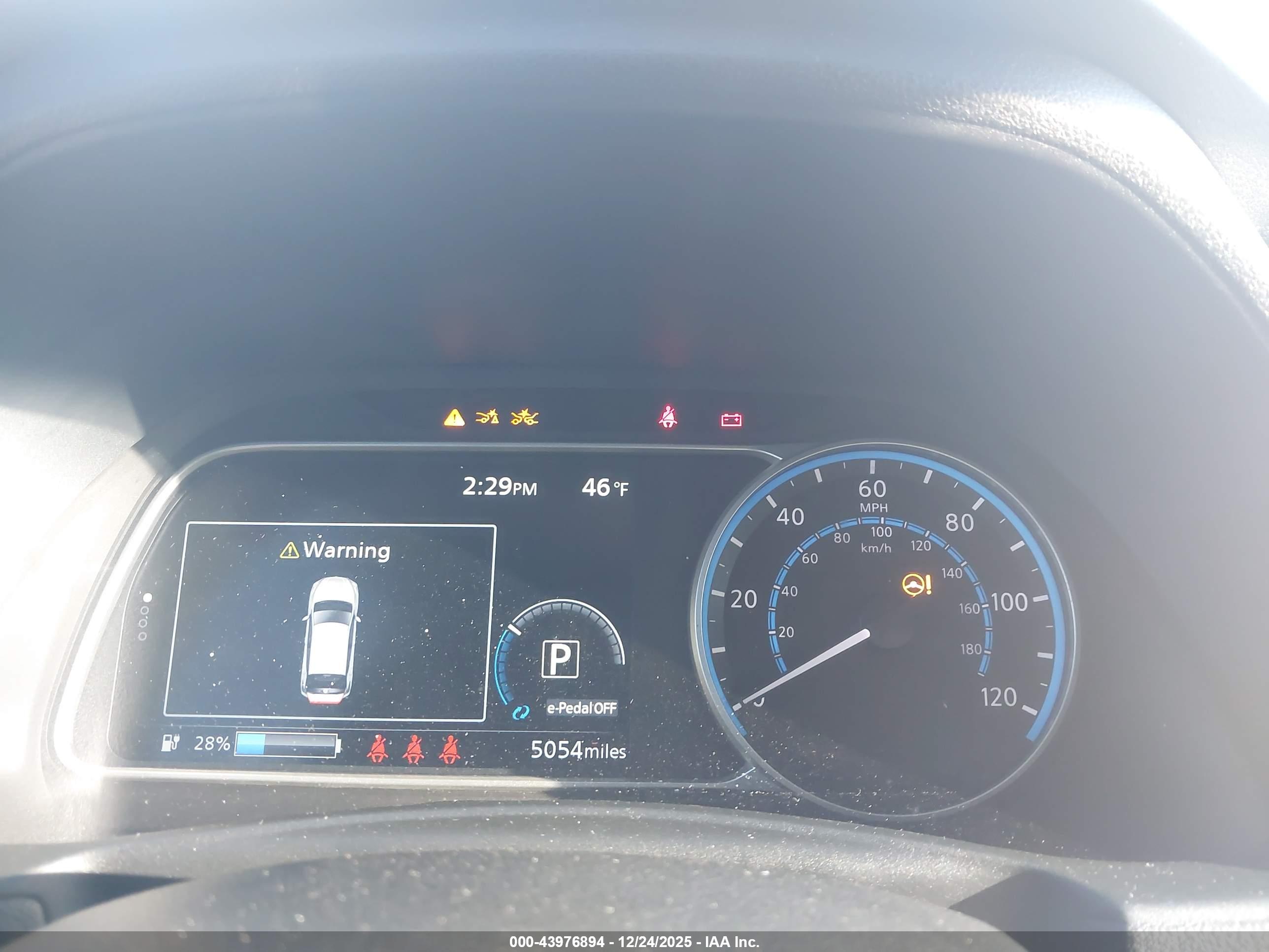 NISSAN LEAF image 7