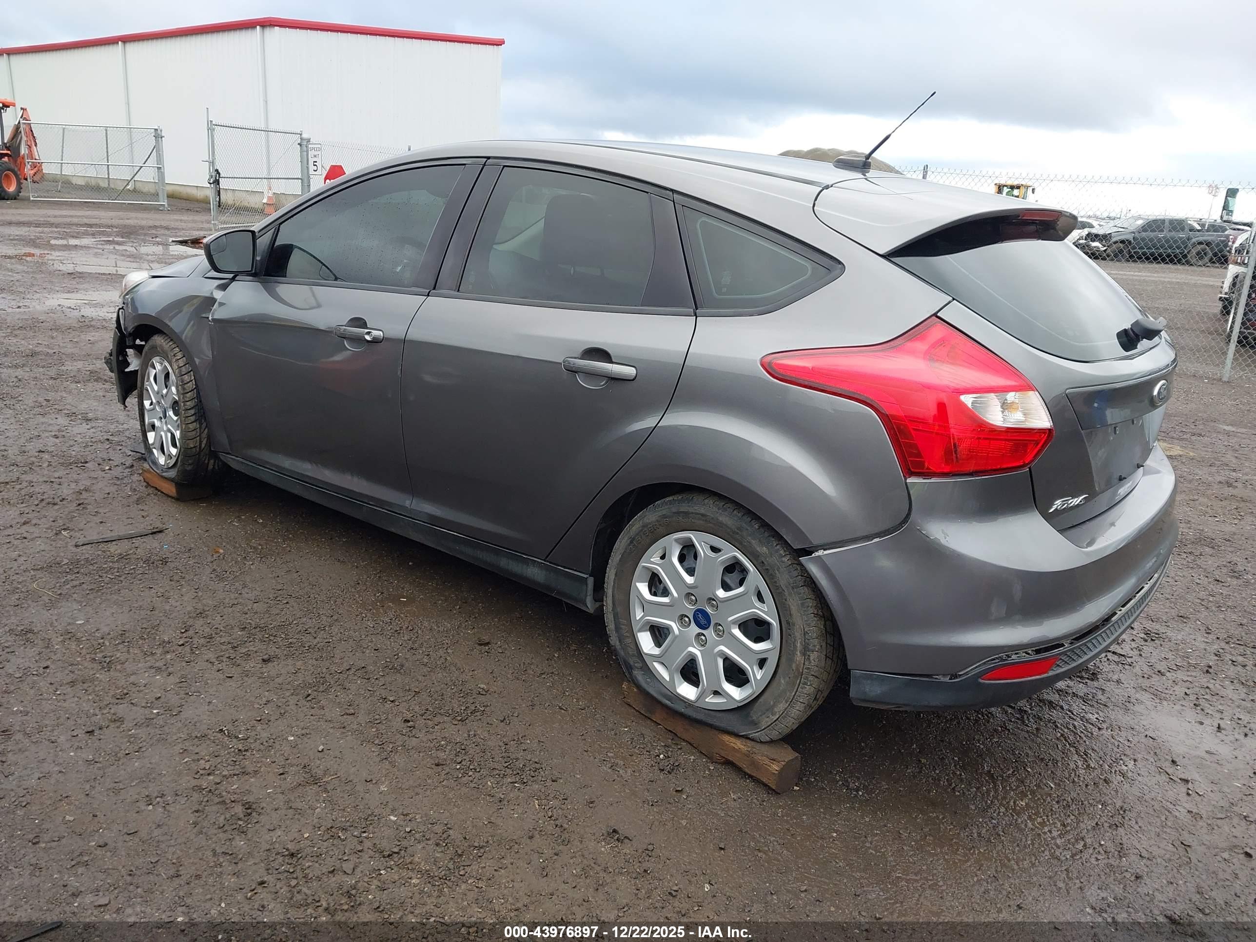 FORD FOCUS image 3