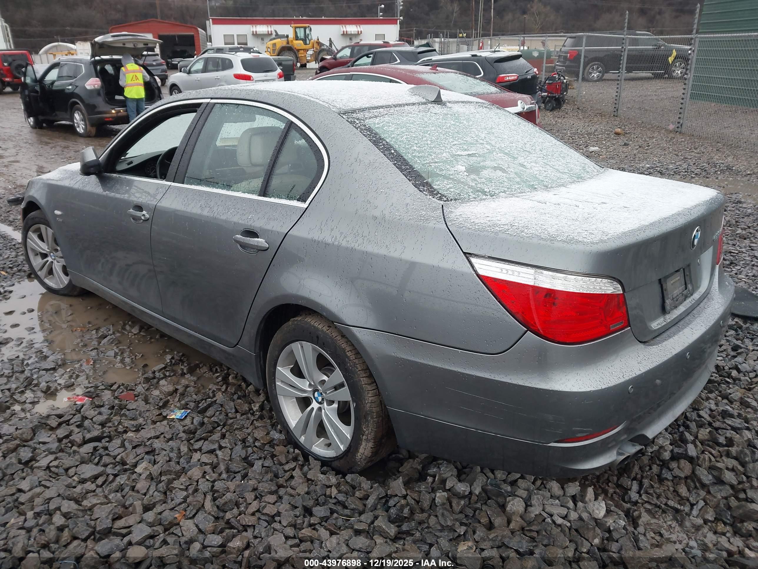 BMW 528I image 3